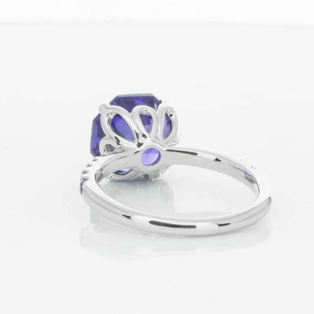 18ct White Gold Tanzanite Octavus Ring