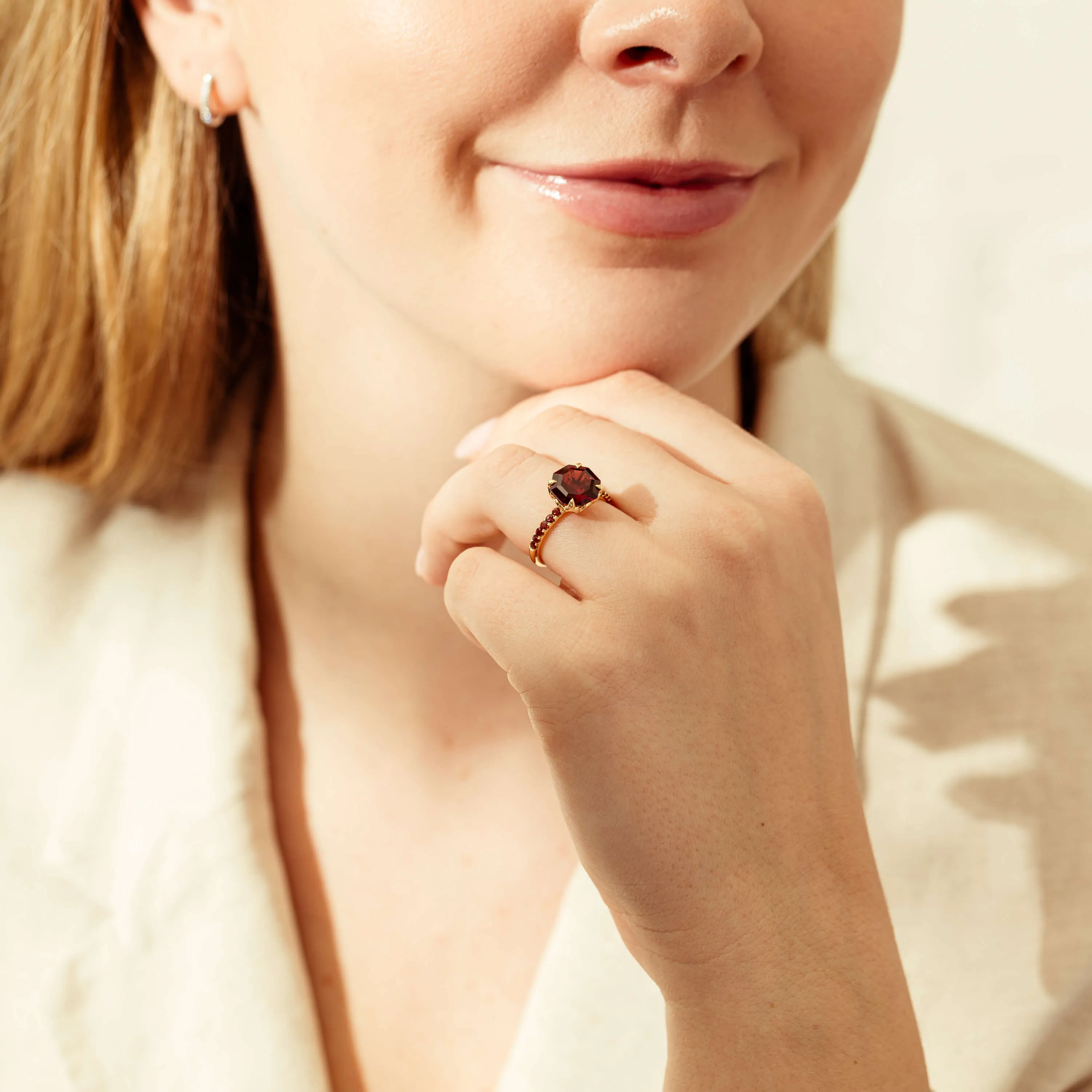 18ct Yellow Gold 4.40ct Garnet Octavus Ring