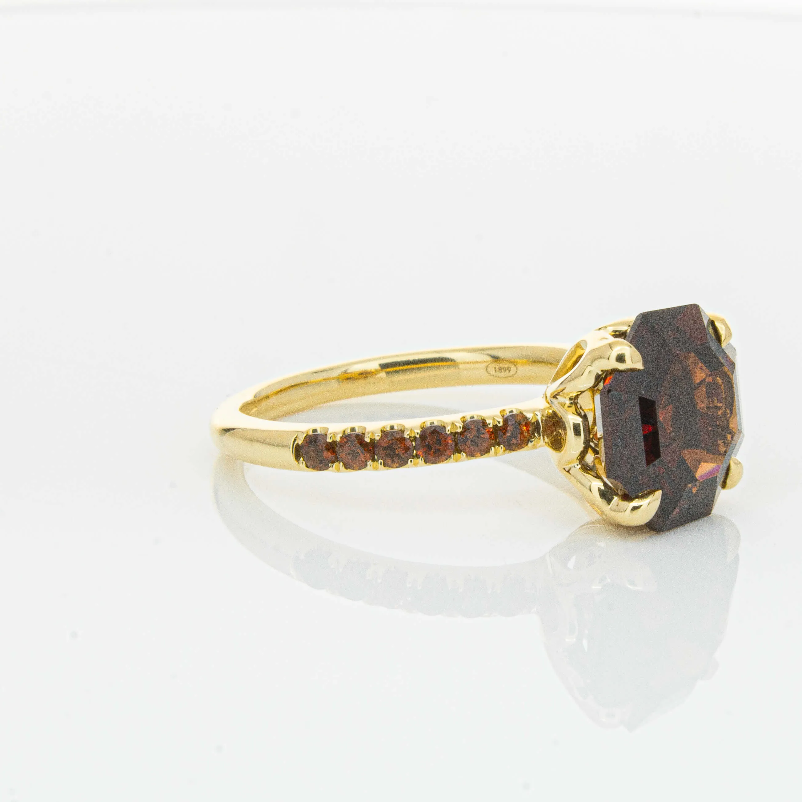 18ct Yellow Gold 4.40ct Garnet Octavus Ring