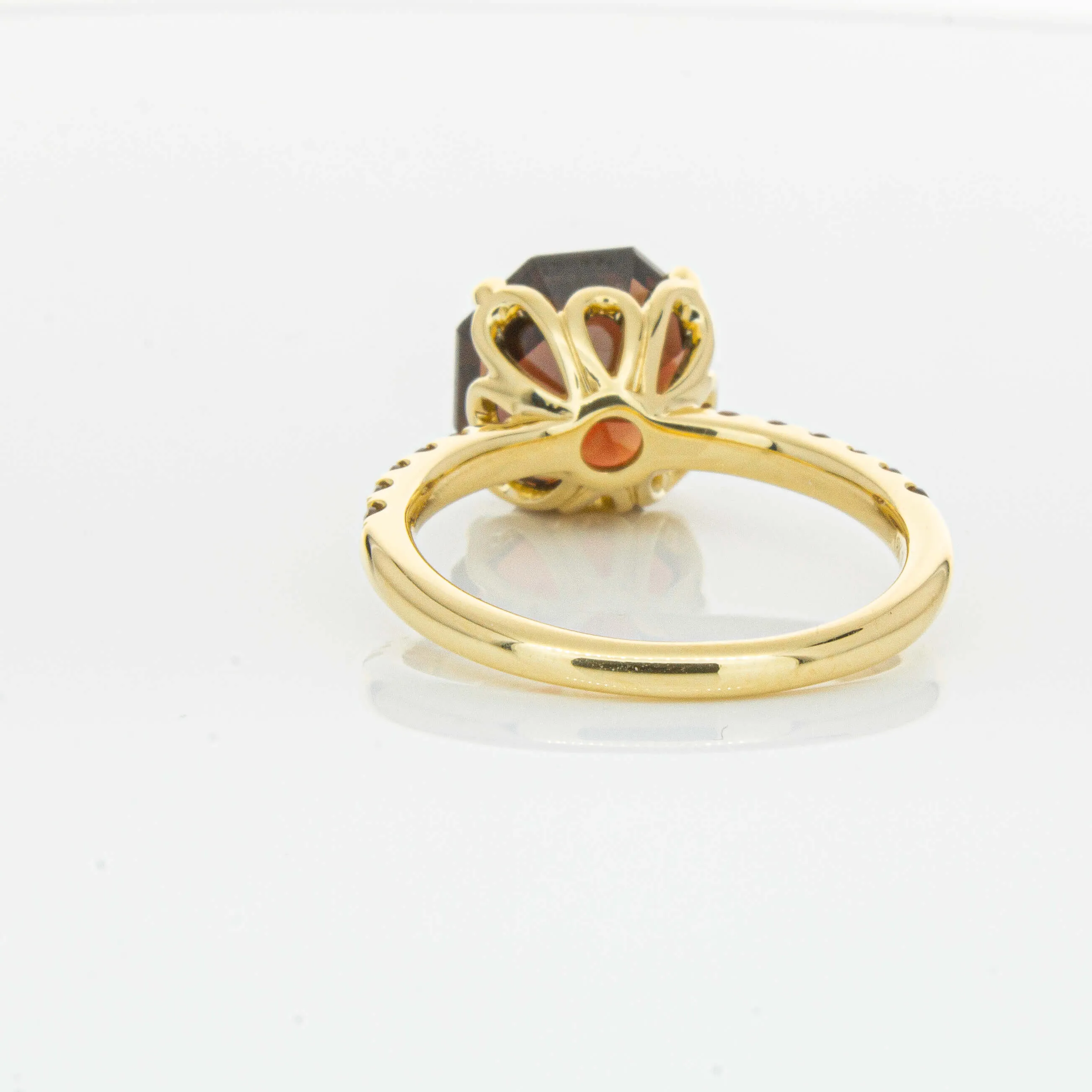 18ct Yellow Gold 4.40ct Garnet Octavus Ring