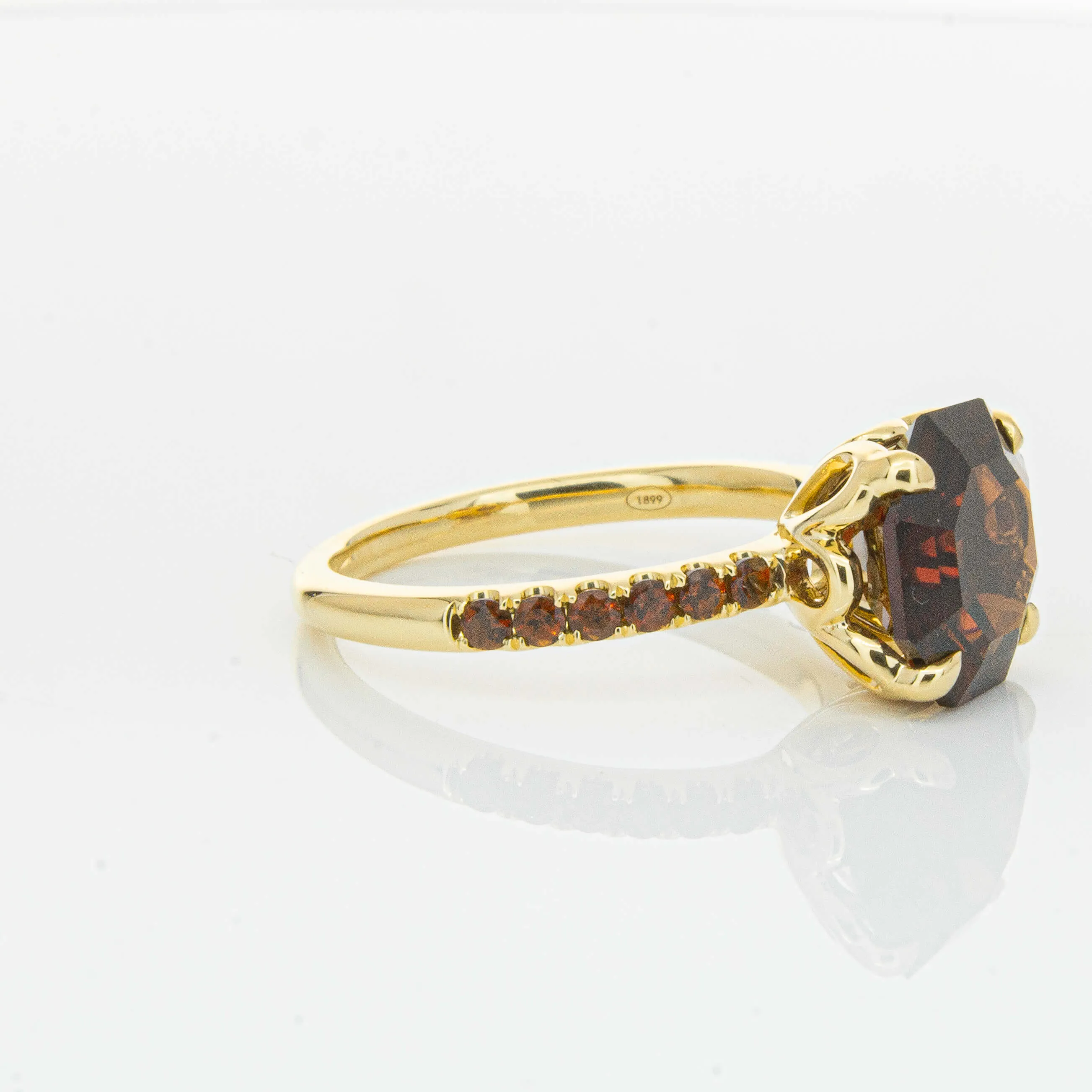 18ct Yellow Gold 4.40ct Garnet Octavus Ring