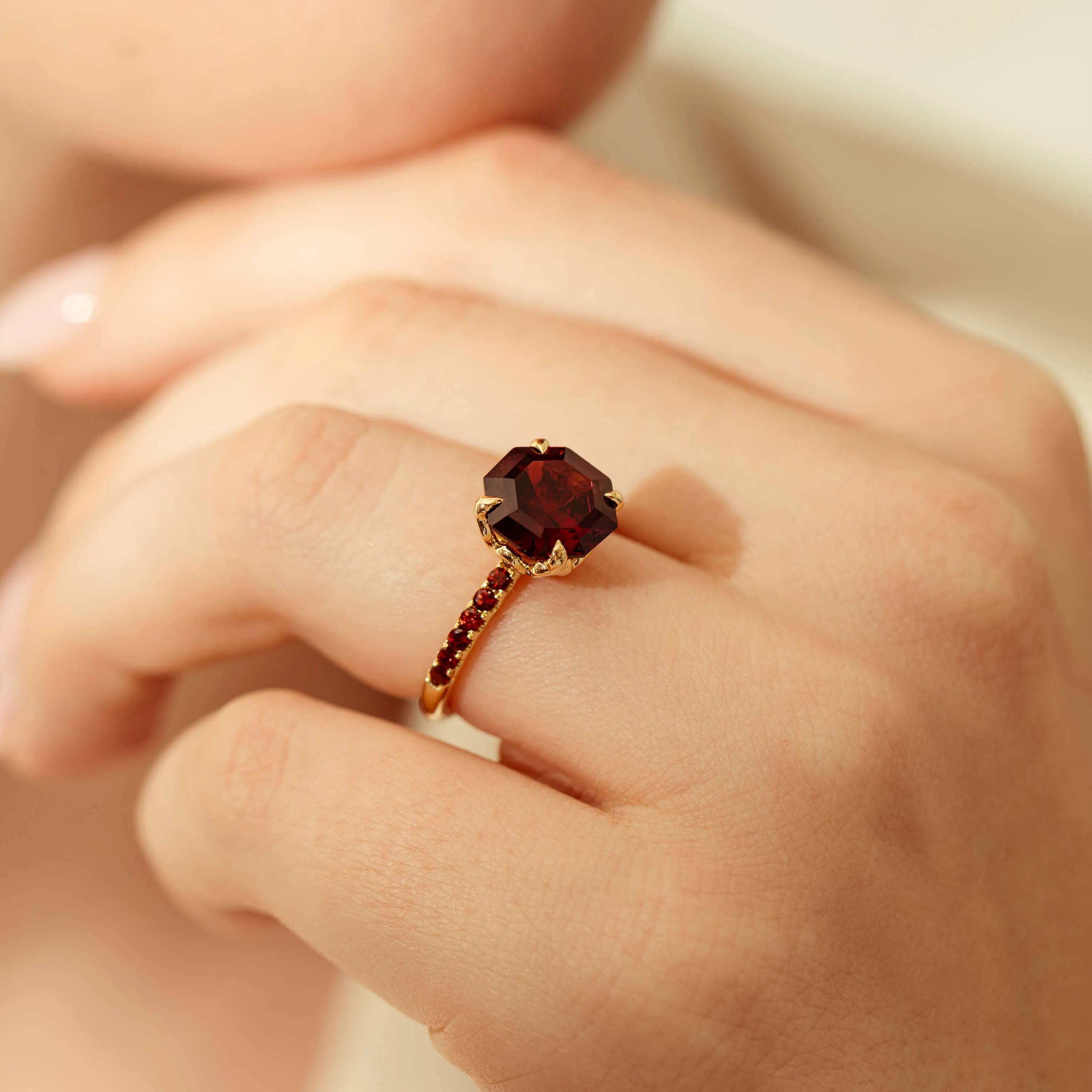 18ct Yellow Gold 4.40ct Garnet Octavus Ring