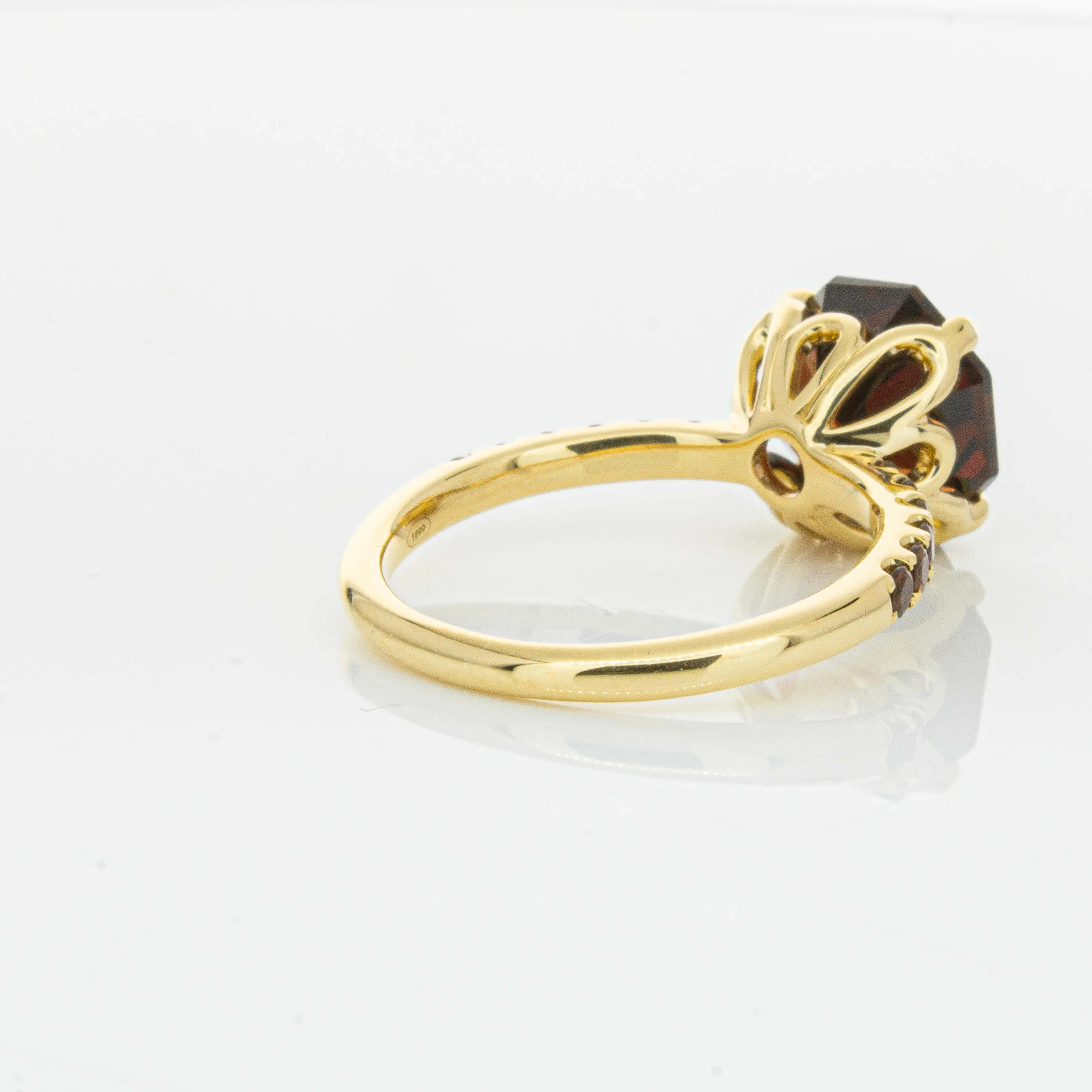 18ct Yellow Gold 4.40ct Garnet Octavus Ring