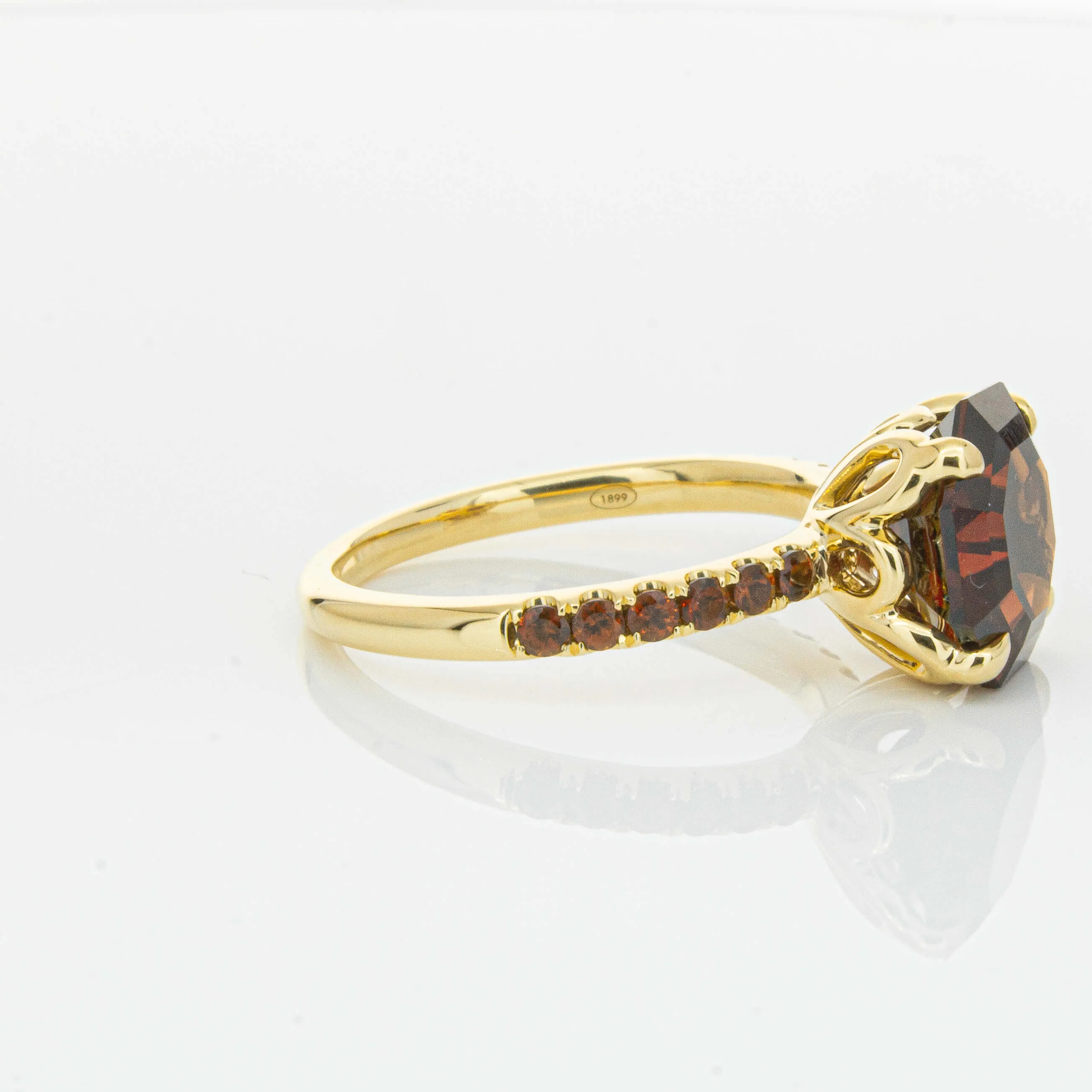 18ct Yellow Gold 4.40ct Garnet Octavus Ring