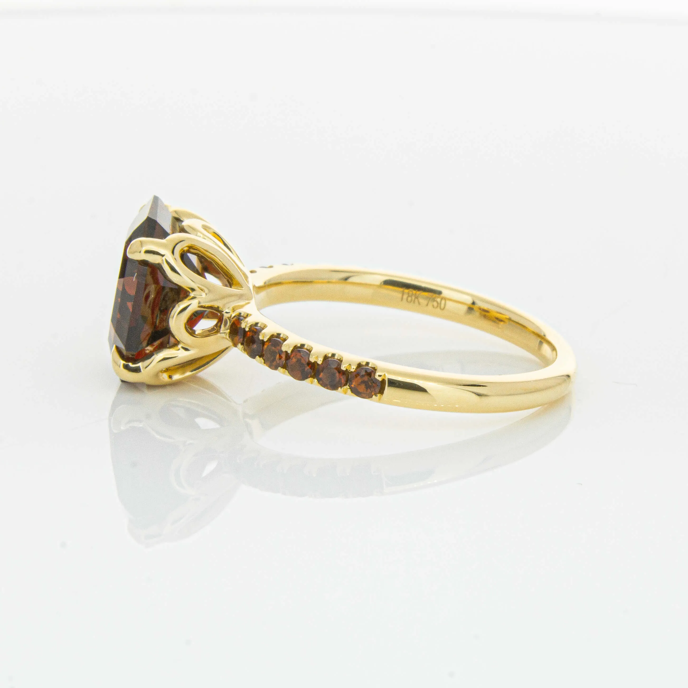 18ct Yellow Gold 4.40ct Garnet Octavus Ring