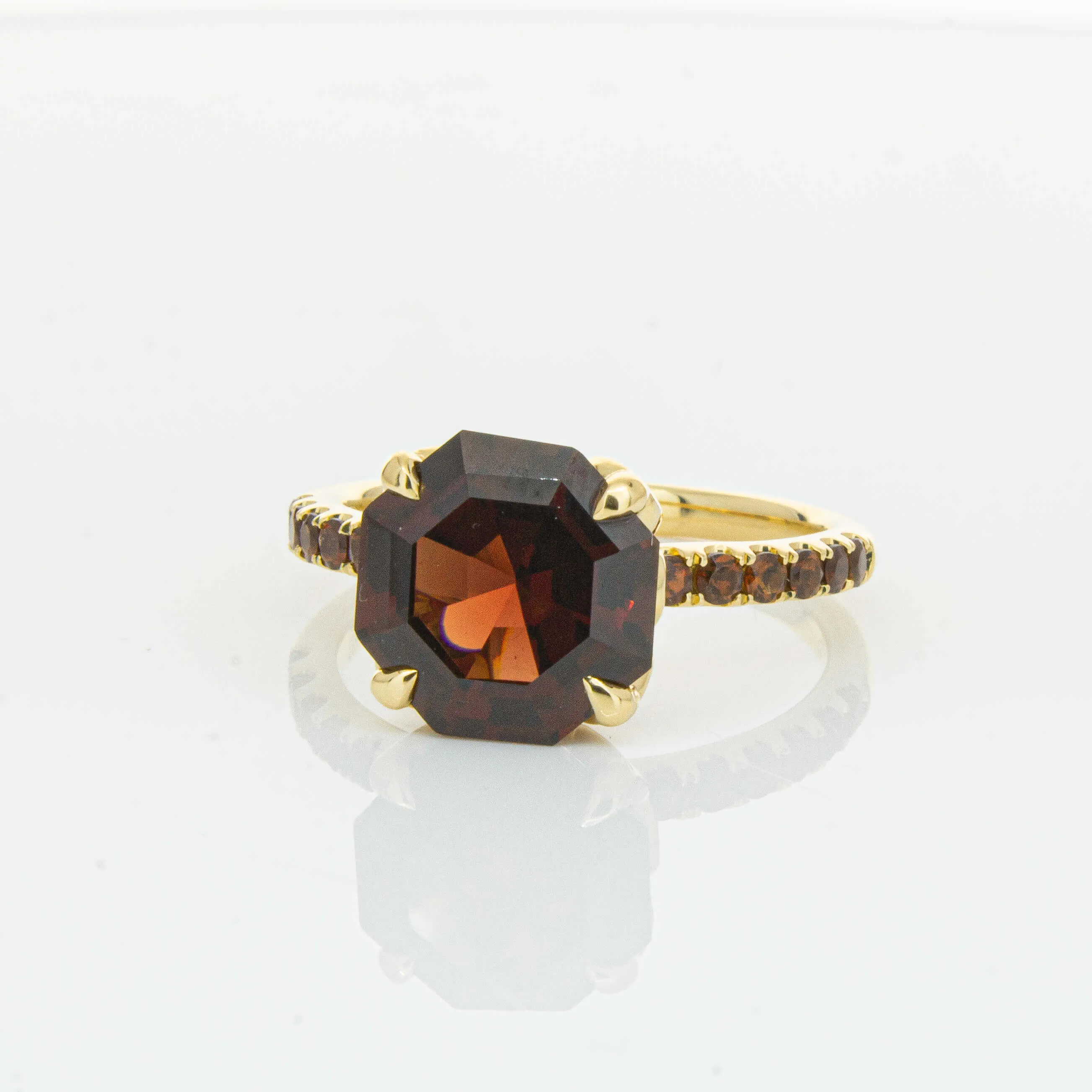18ct Yellow Gold 4.40ct Garnet Octavus Ring