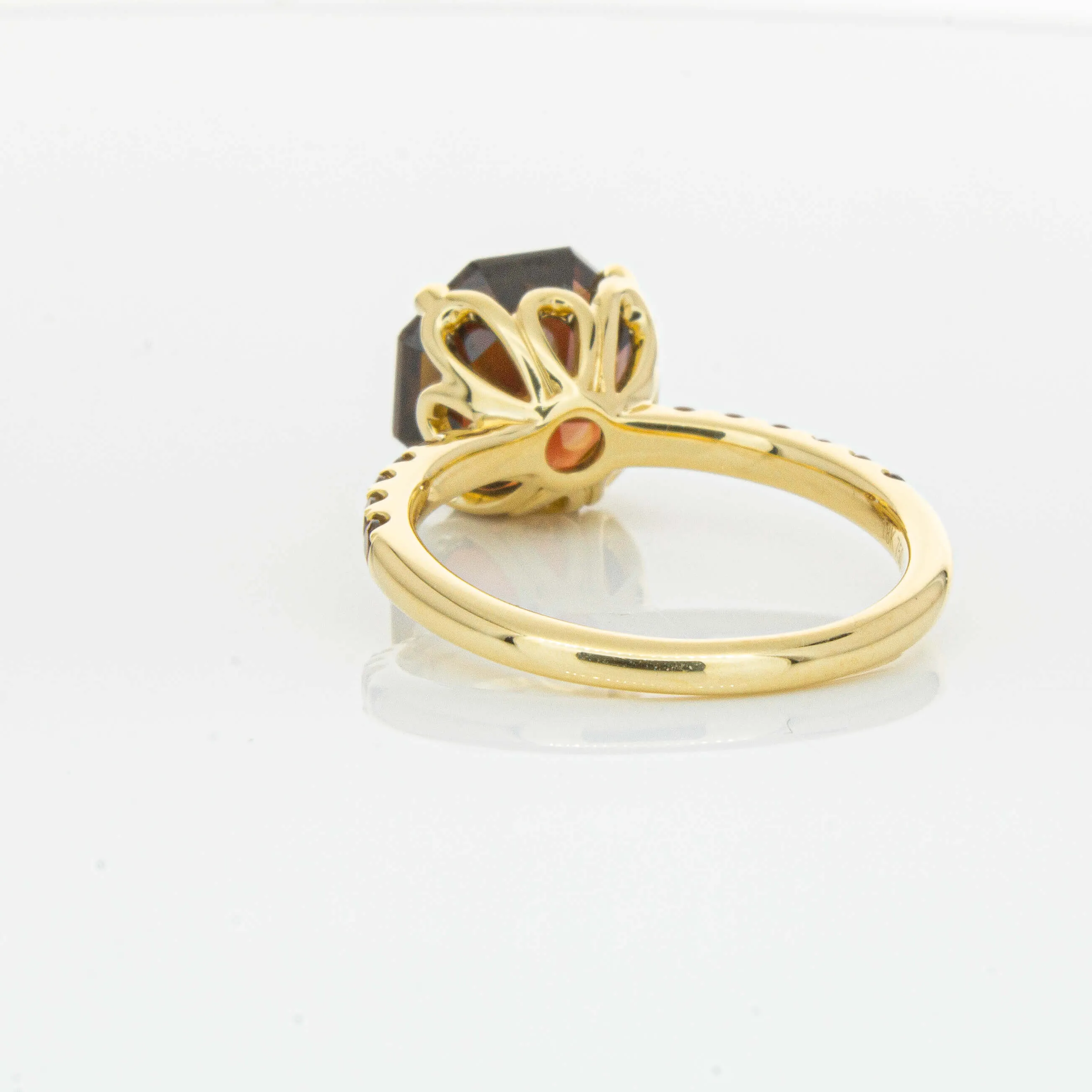 18ct Yellow Gold 4.40ct Garnet Octavus Ring