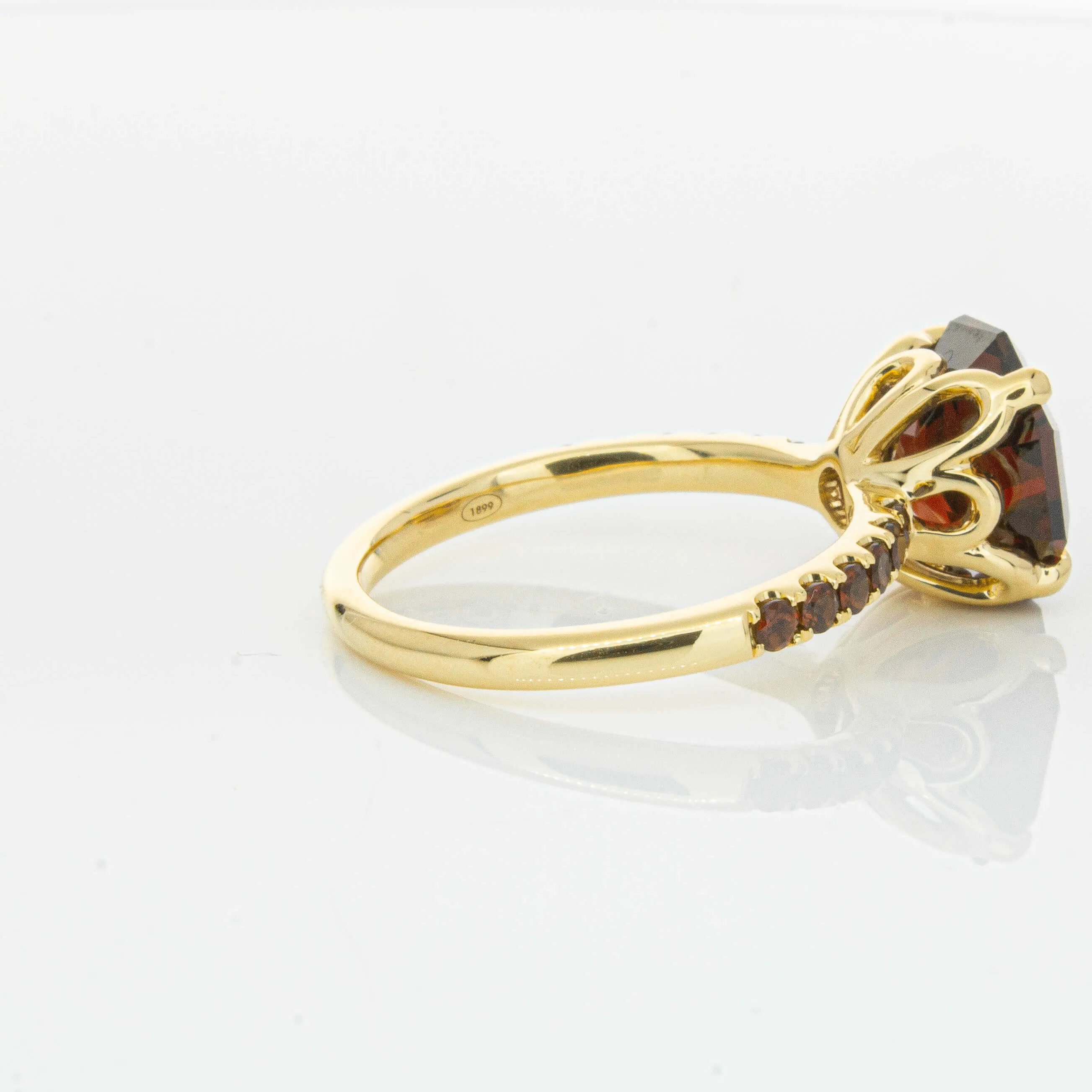 18ct Yellow Gold 4.40ct Garnet Octavus Ring