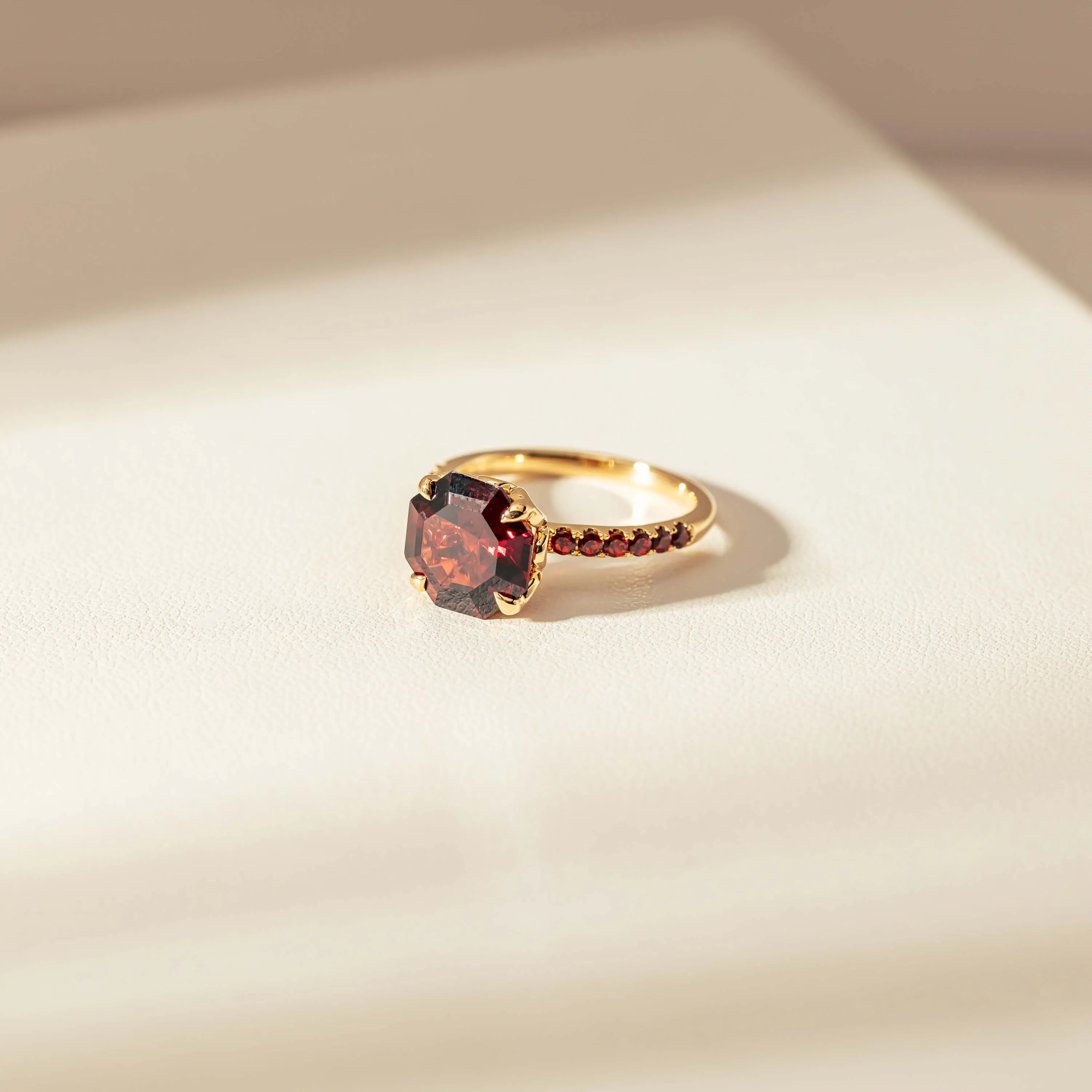 18ct Yellow Gold 4.40ct Garnet Octavus Ring