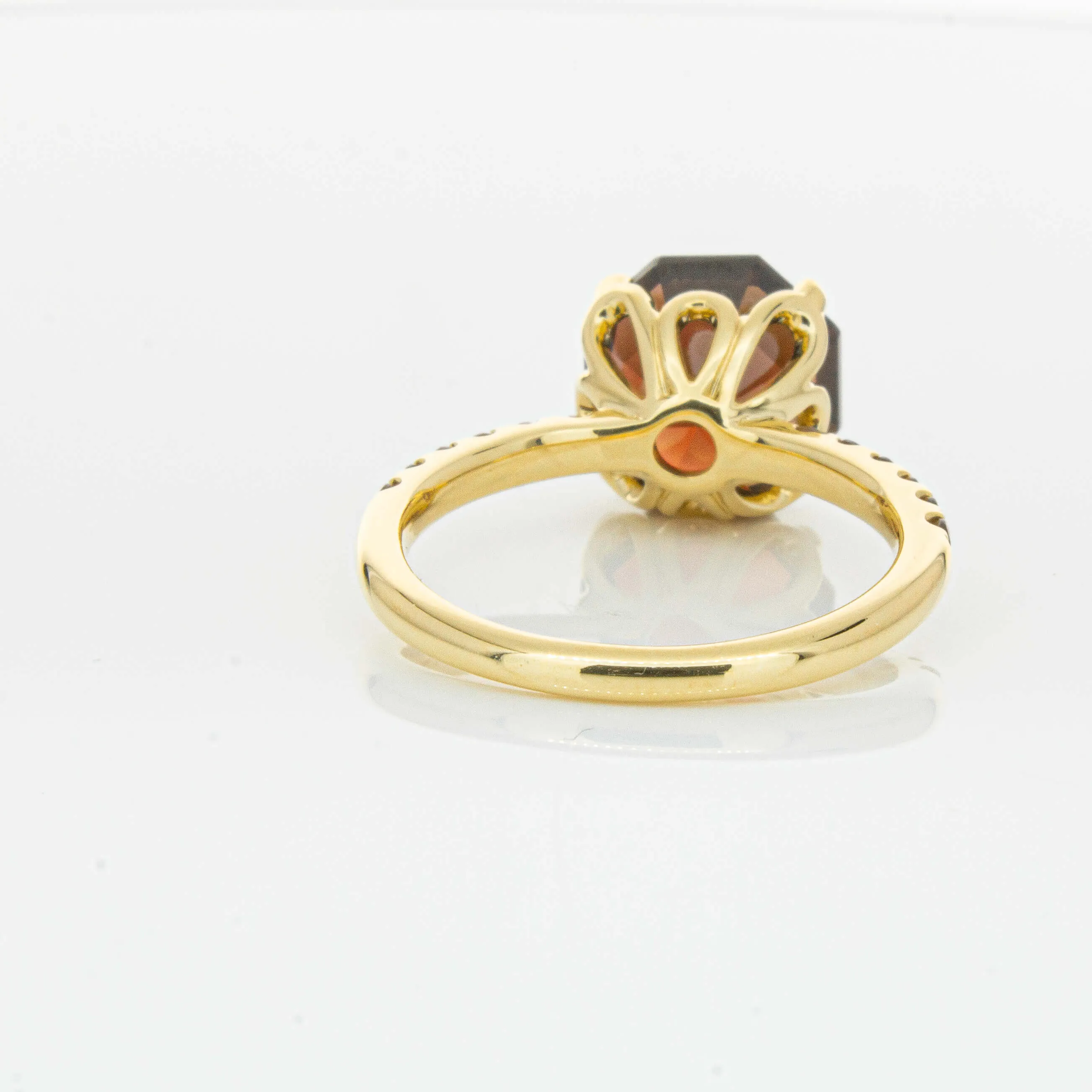 18ct Yellow Gold 4.40ct Garnet Octavus Ring