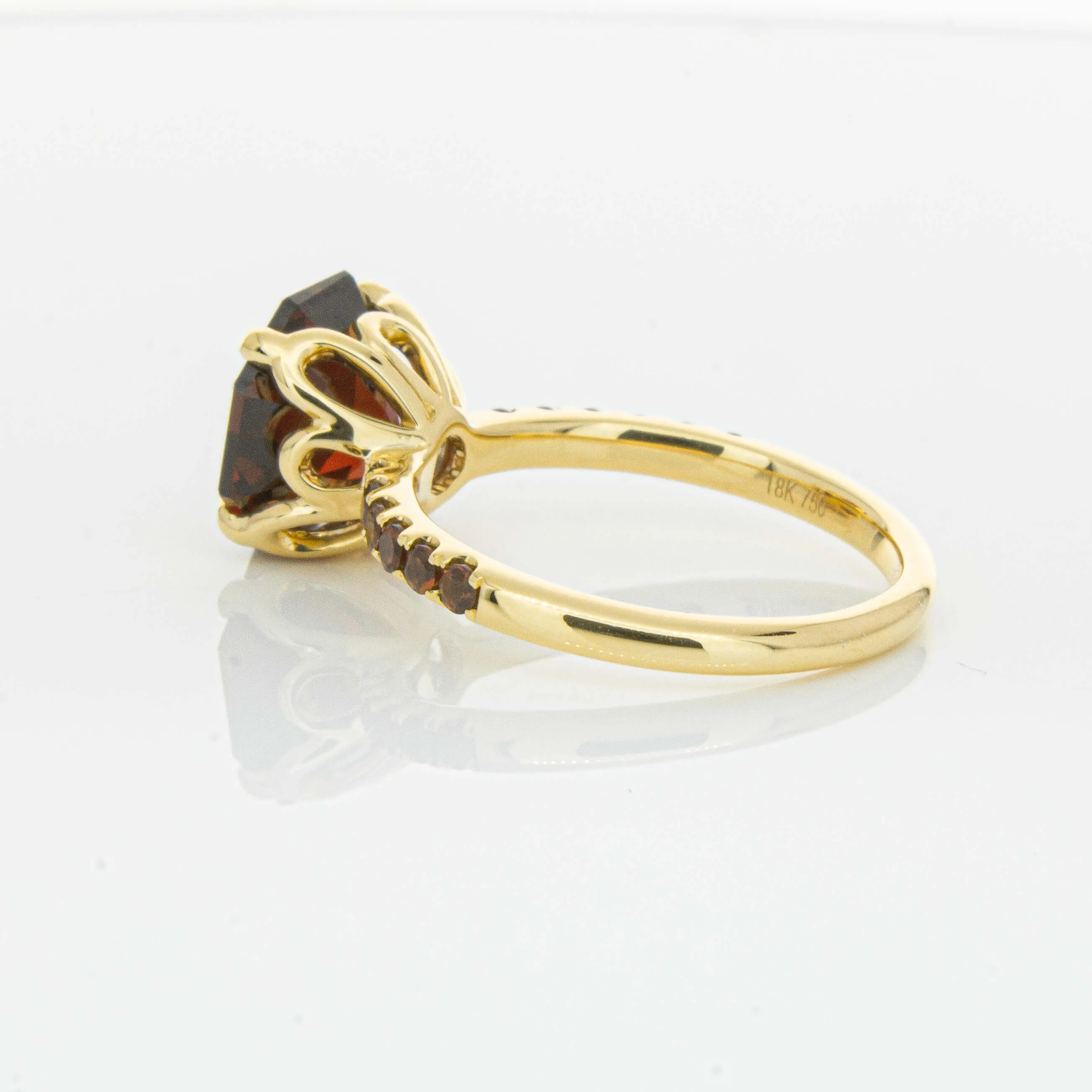 18ct Yellow Gold 4.40ct Garnet Octavus Ring