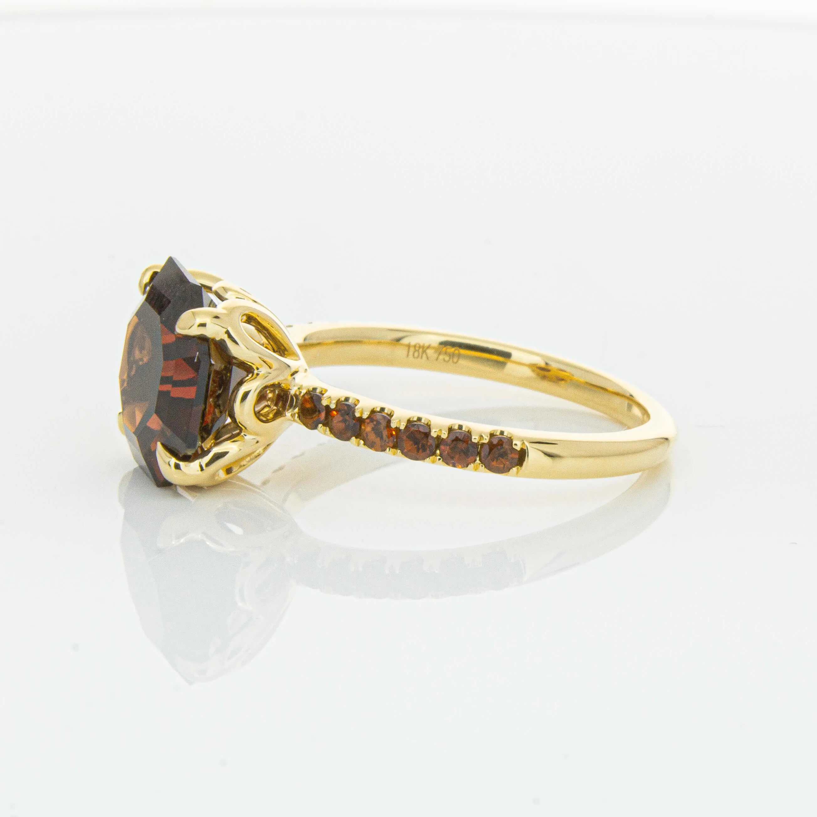 18ct Yellow Gold 4.40ct Garnet Octavus Ring