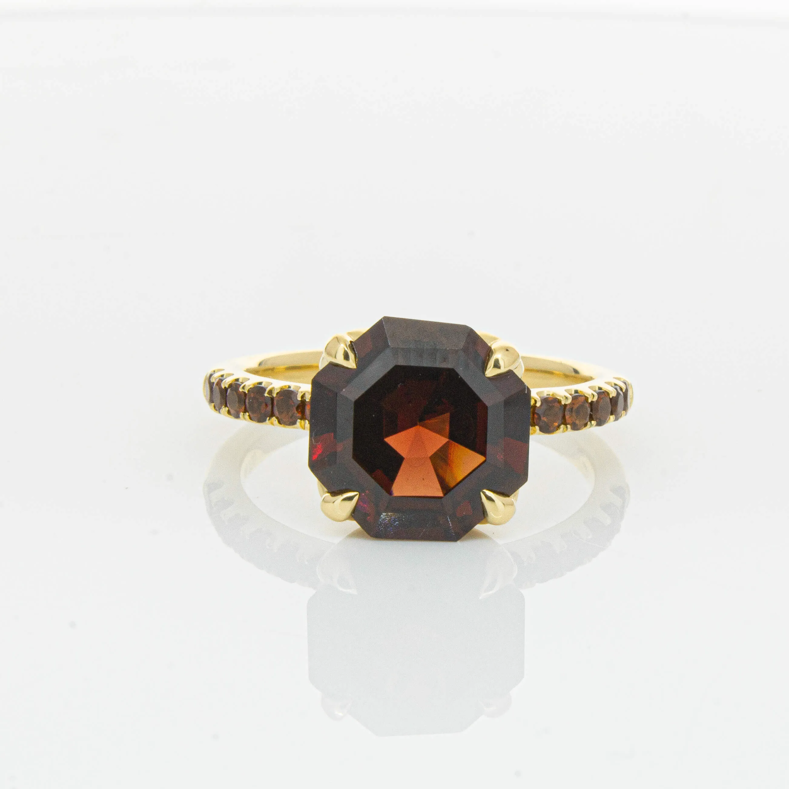 18ct Yellow Gold 4.40ct Garnet Octavus Ring