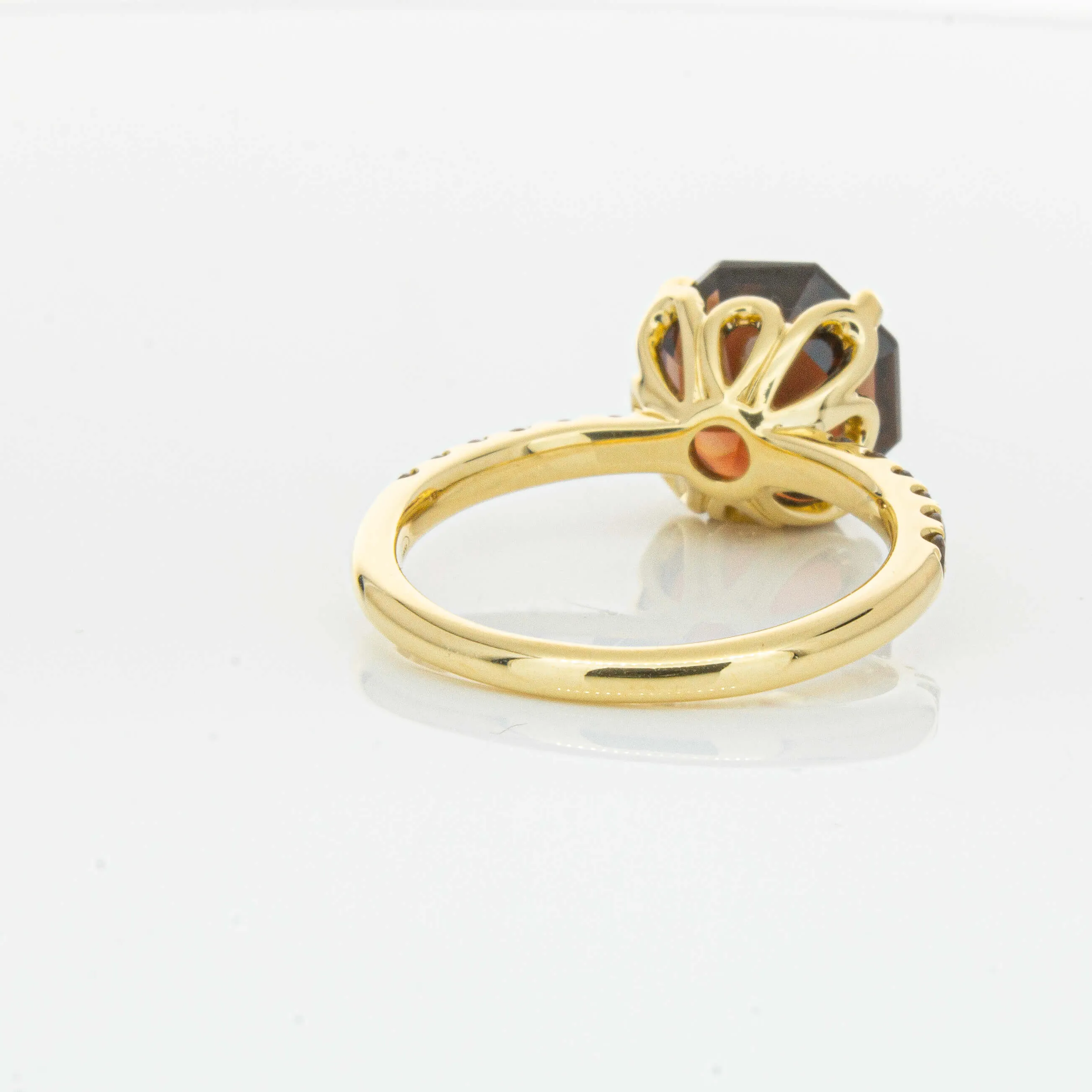 18ct Yellow Gold 4.40ct Garnet Octavus Ring