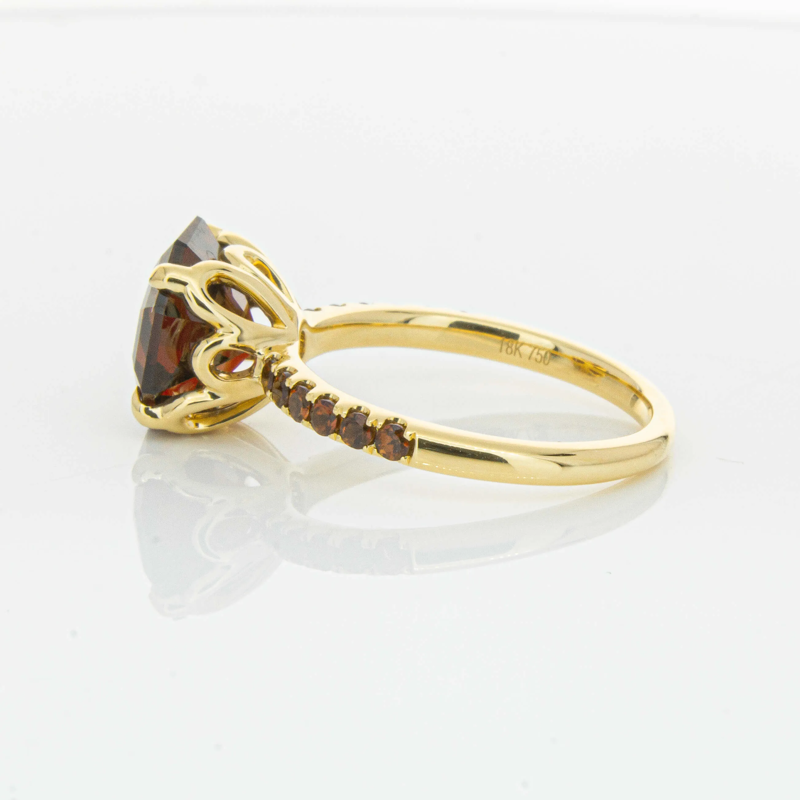 18ct Yellow Gold 4.40ct Garnet Octavus Ring