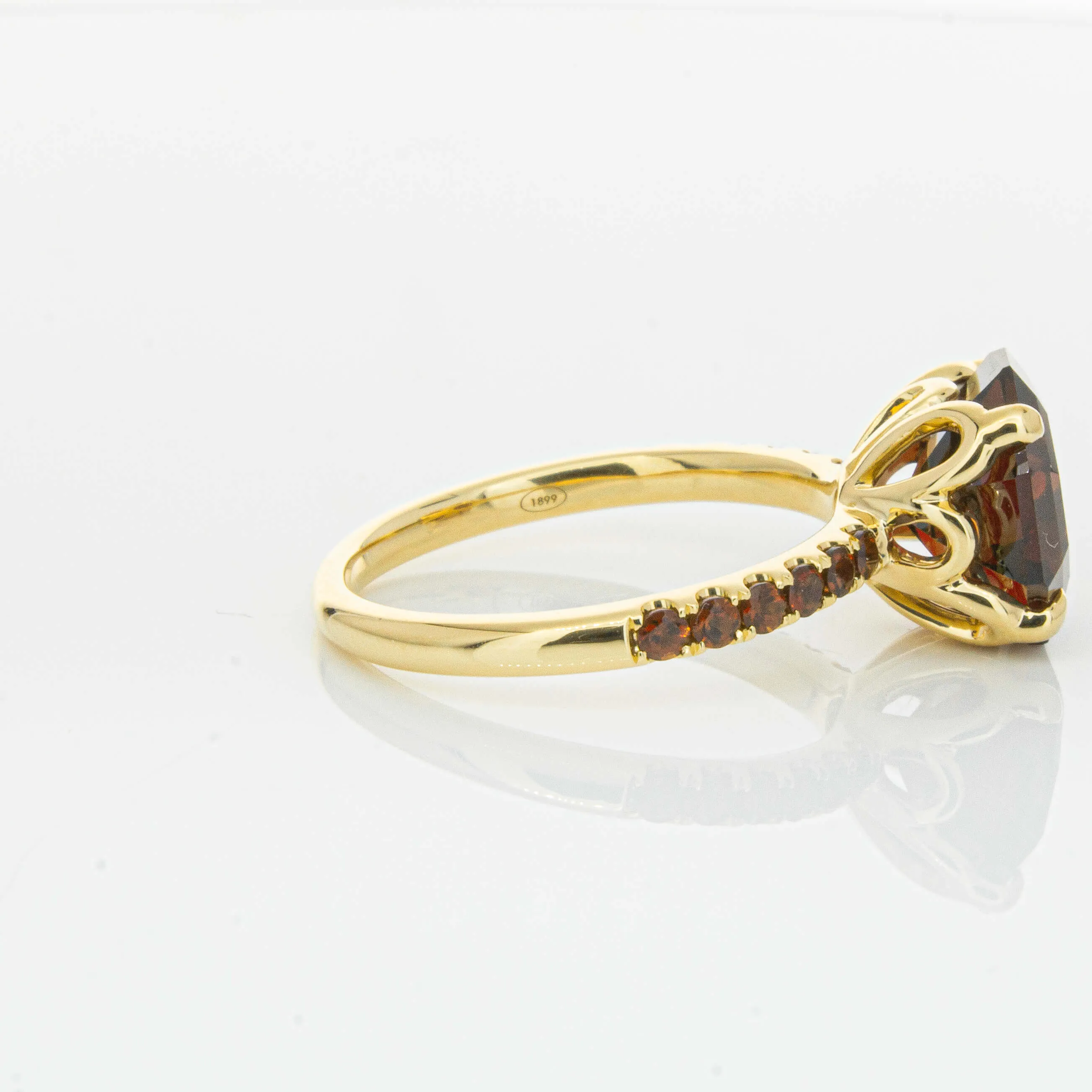 18ct Yellow Gold 4.40ct Garnet Octavus Ring