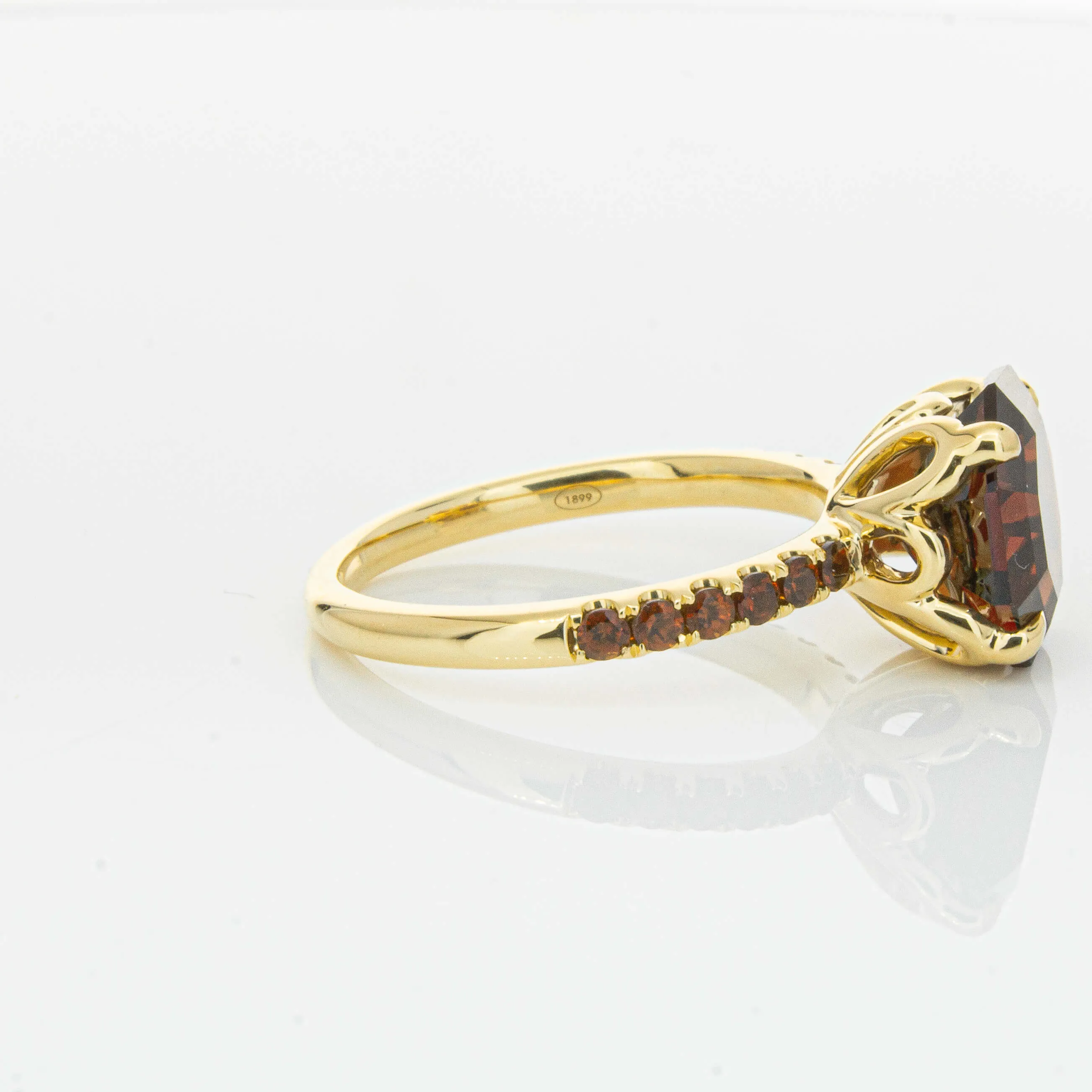 18ct Yellow Gold 4.40ct Garnet Octavus Ring
