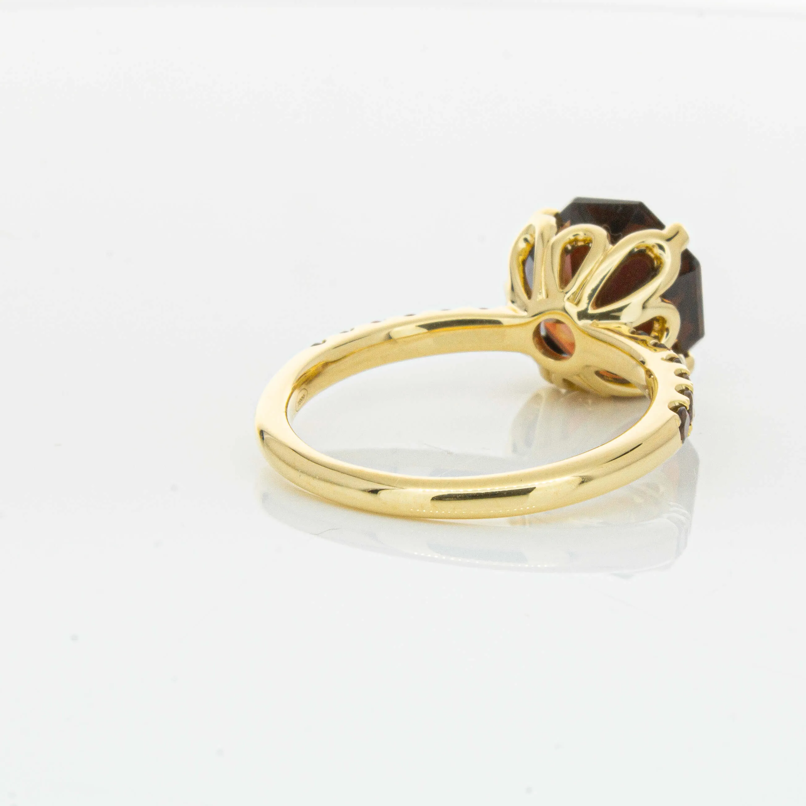 18ct Yellow Gold 4.40ct Garnet Octavus Ring