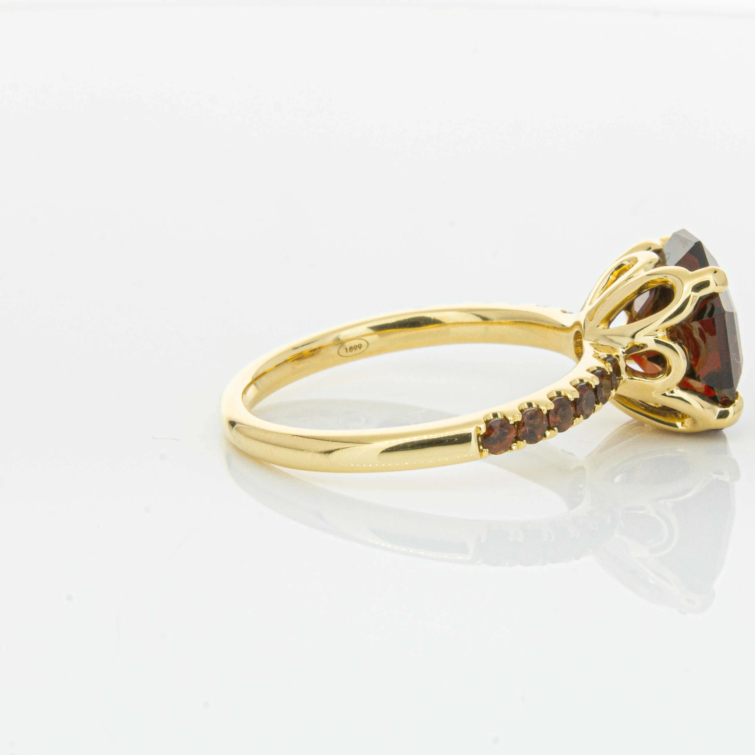 18ct Yellow Gold 4.40ct Garnet Octavus Ring