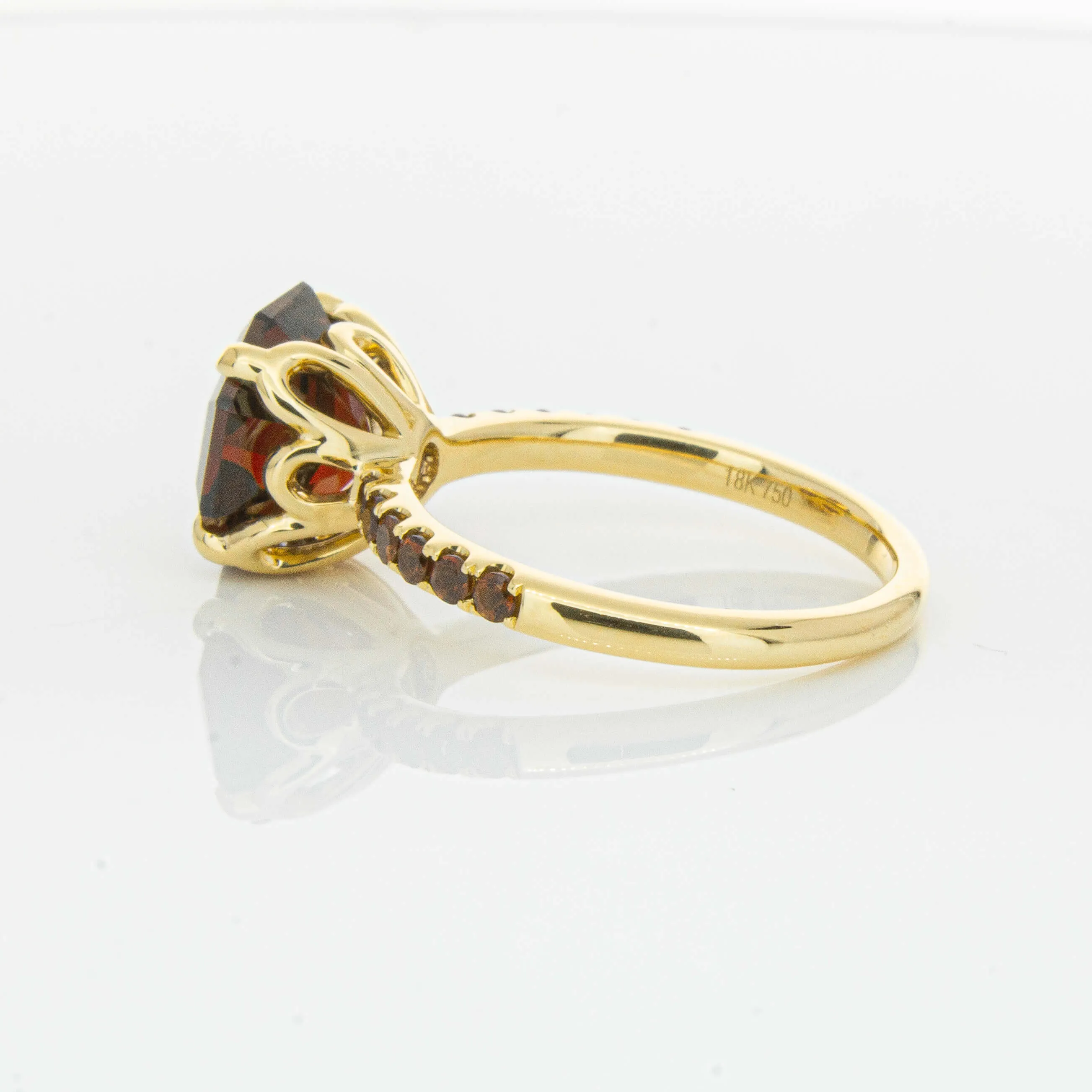 18ct Yellow Gold 4.40ct Garnet Octavus Ring