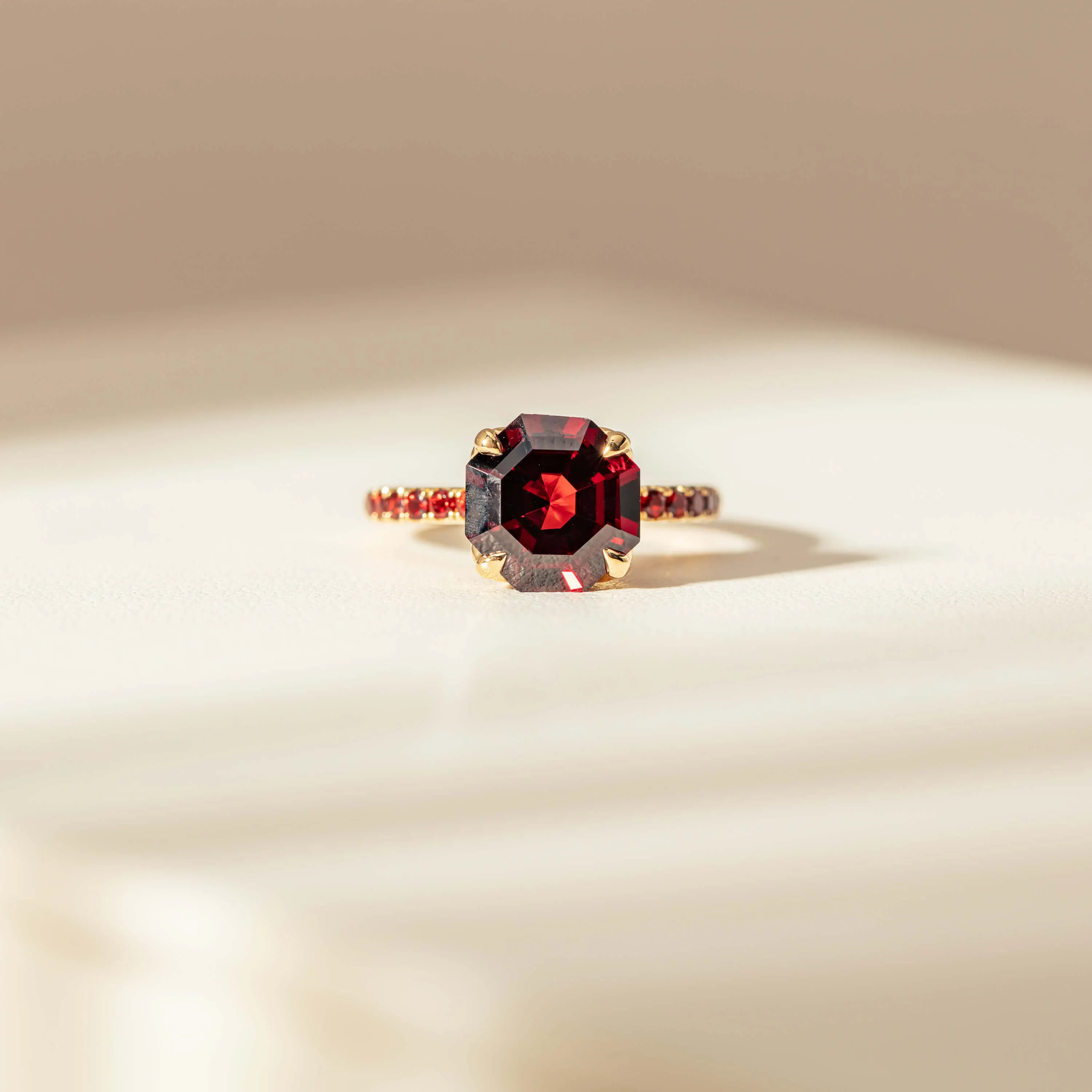 18ct Yellow Gold 4.40ct Garnet Octavus Ring