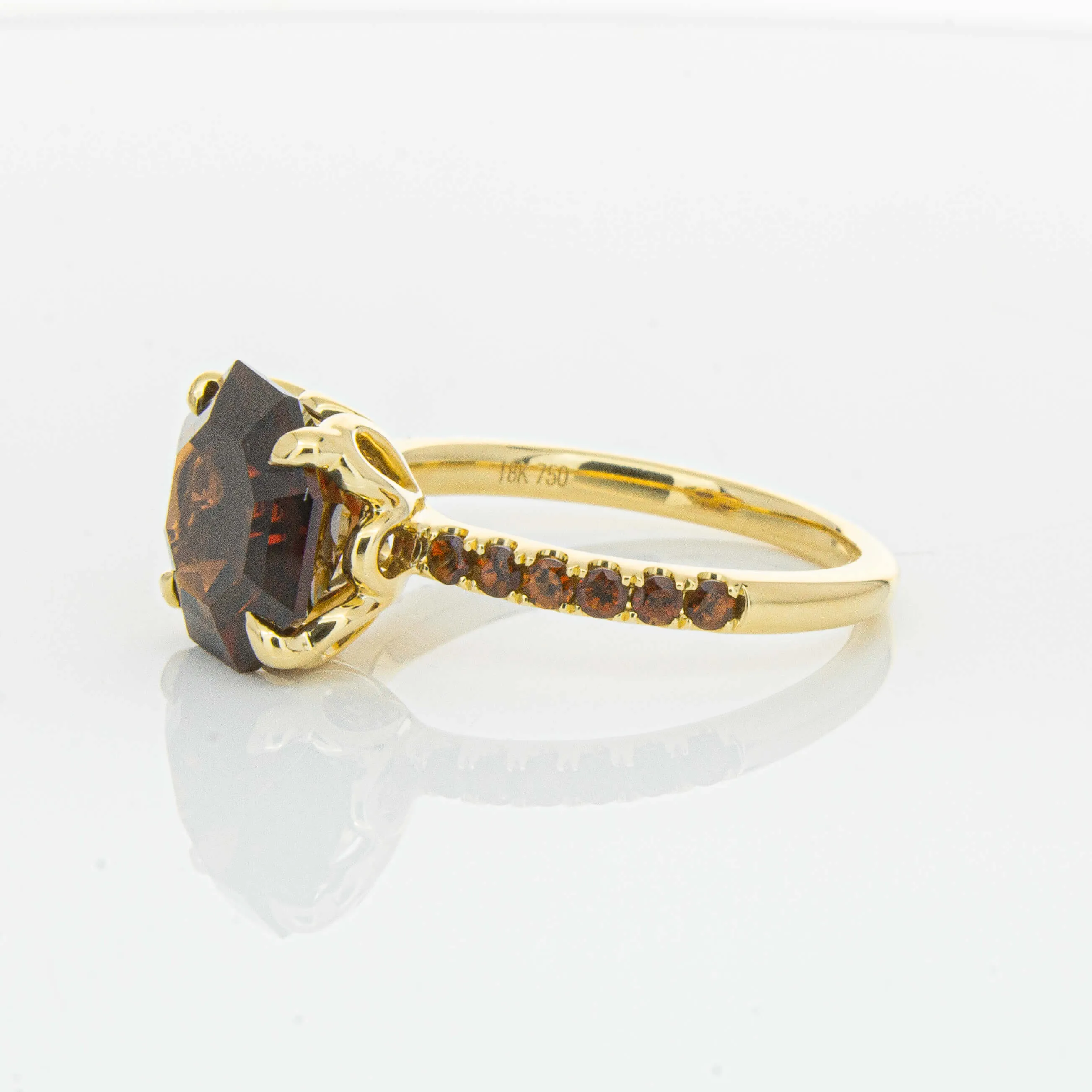 18ct Yellow Gold 4.40ct Garnet Octavus Ring