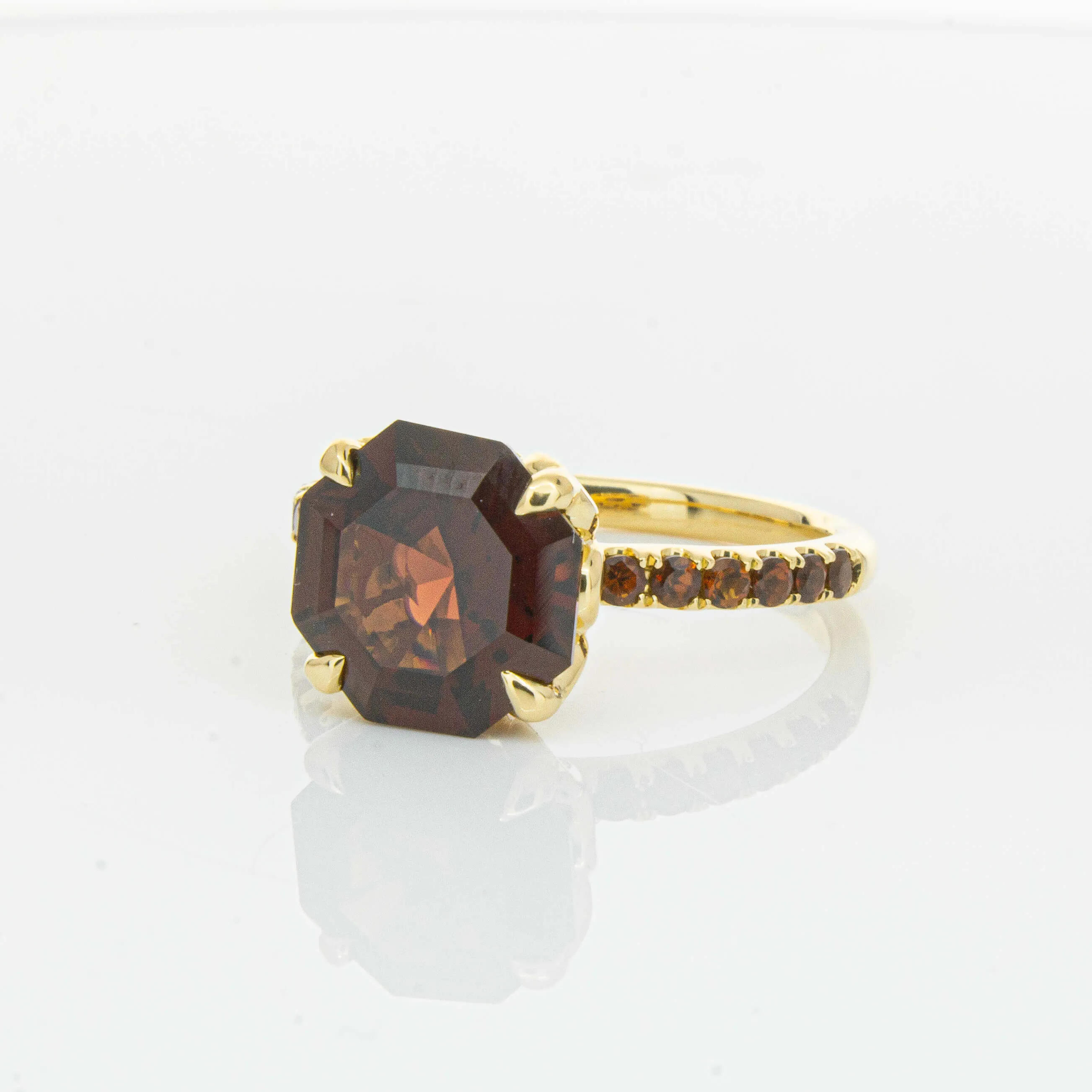18ct Yellow Gold 4.40ct Garnet Octavus Ring