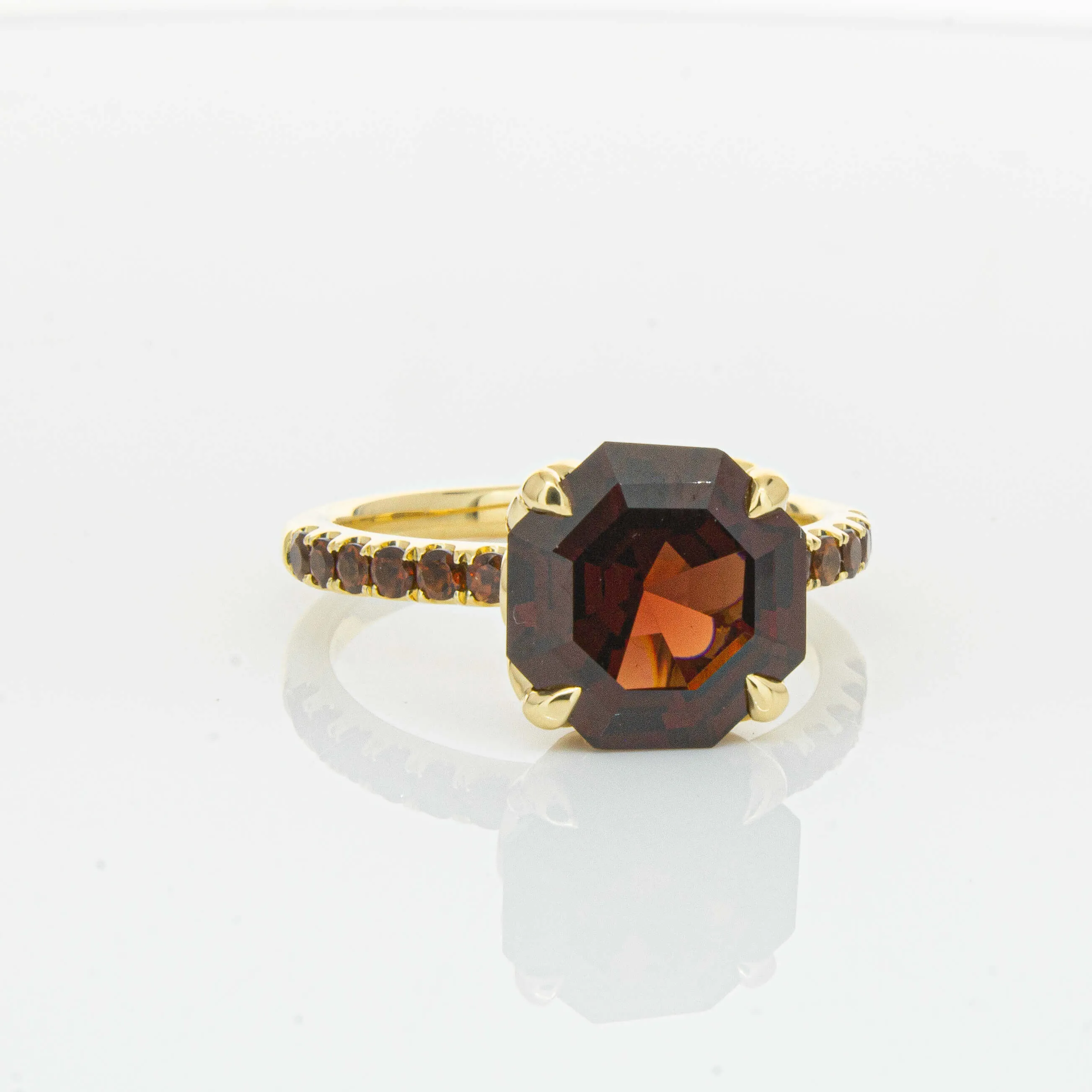 18ct Yellow Gold 4.40ct Garnet Octavus Ring