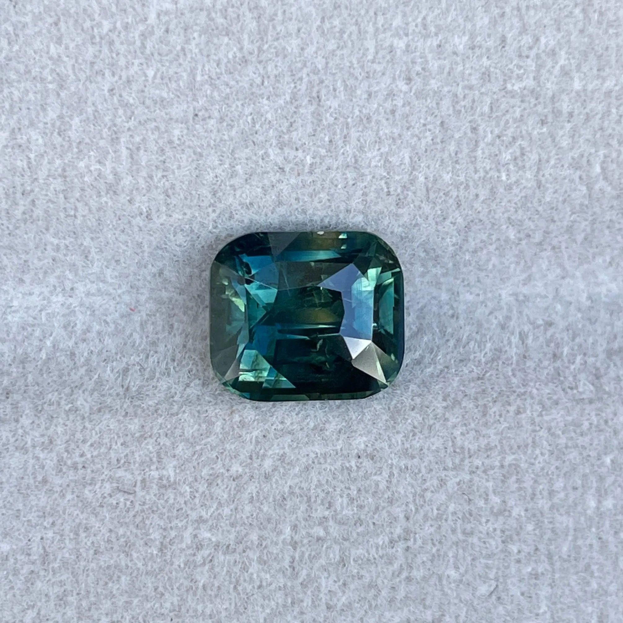 3.15 crt Green Sapphire Gemstones- Loose Genuine Blue yellow Sapphire Gems for Sale. parti sapphire for engagement ring, gems, Sapphire Ring