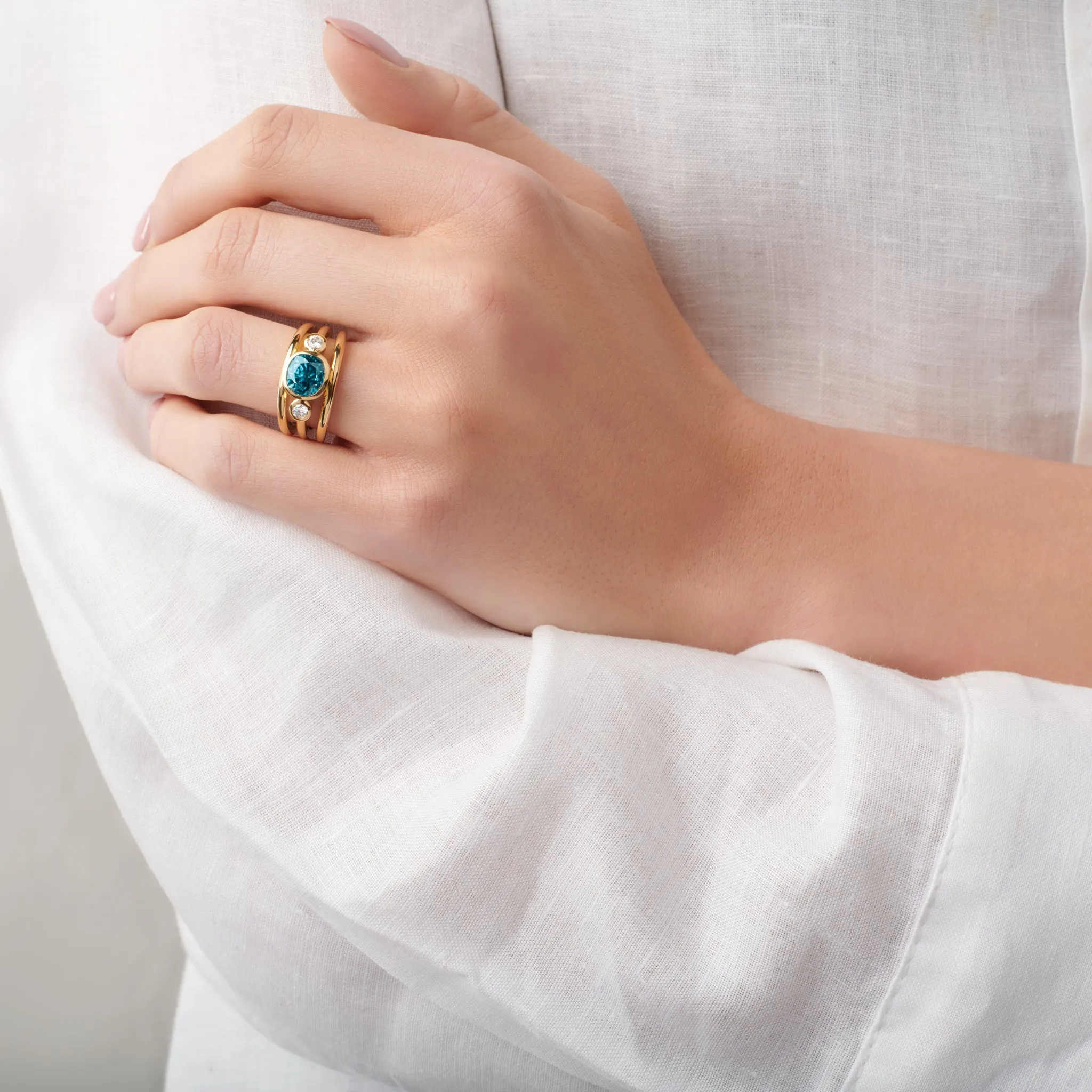 Aeneus Ring 18ct Yellow Gold - Blue Zircon & Diamond