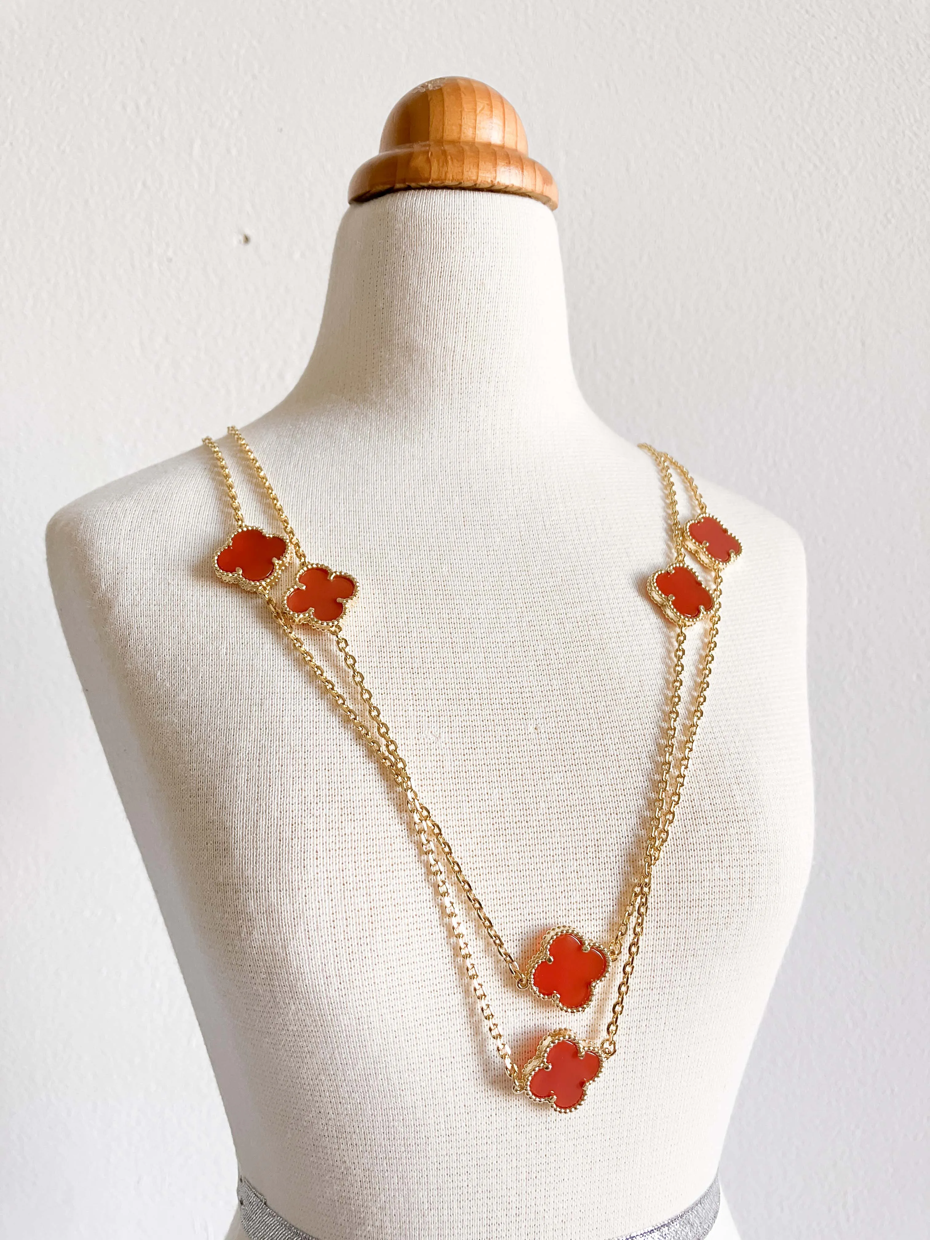 Amber Quatrefoil Rope Necklace in Gold