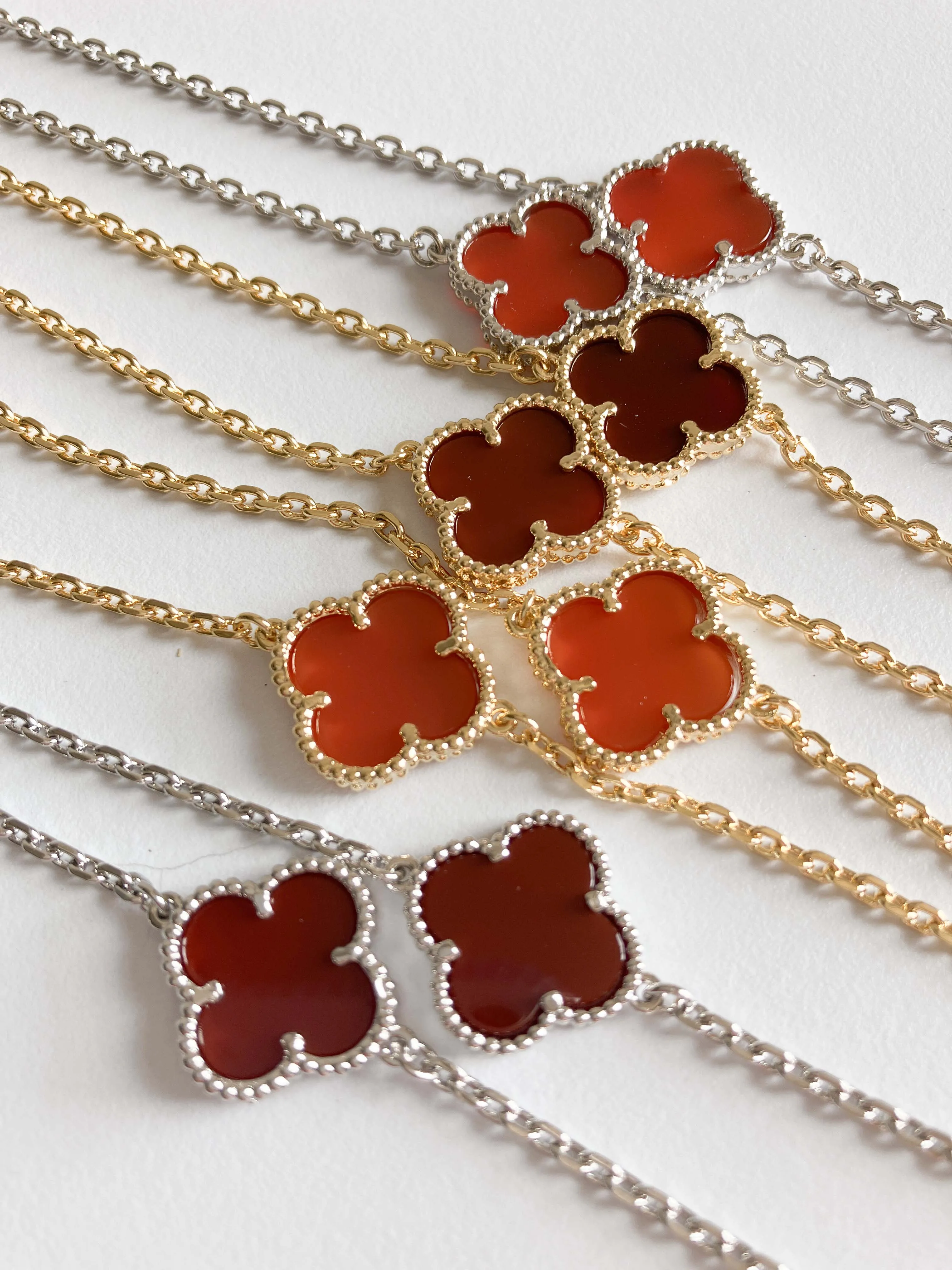 Amber Quatrefoil Rope Necklace in Gold