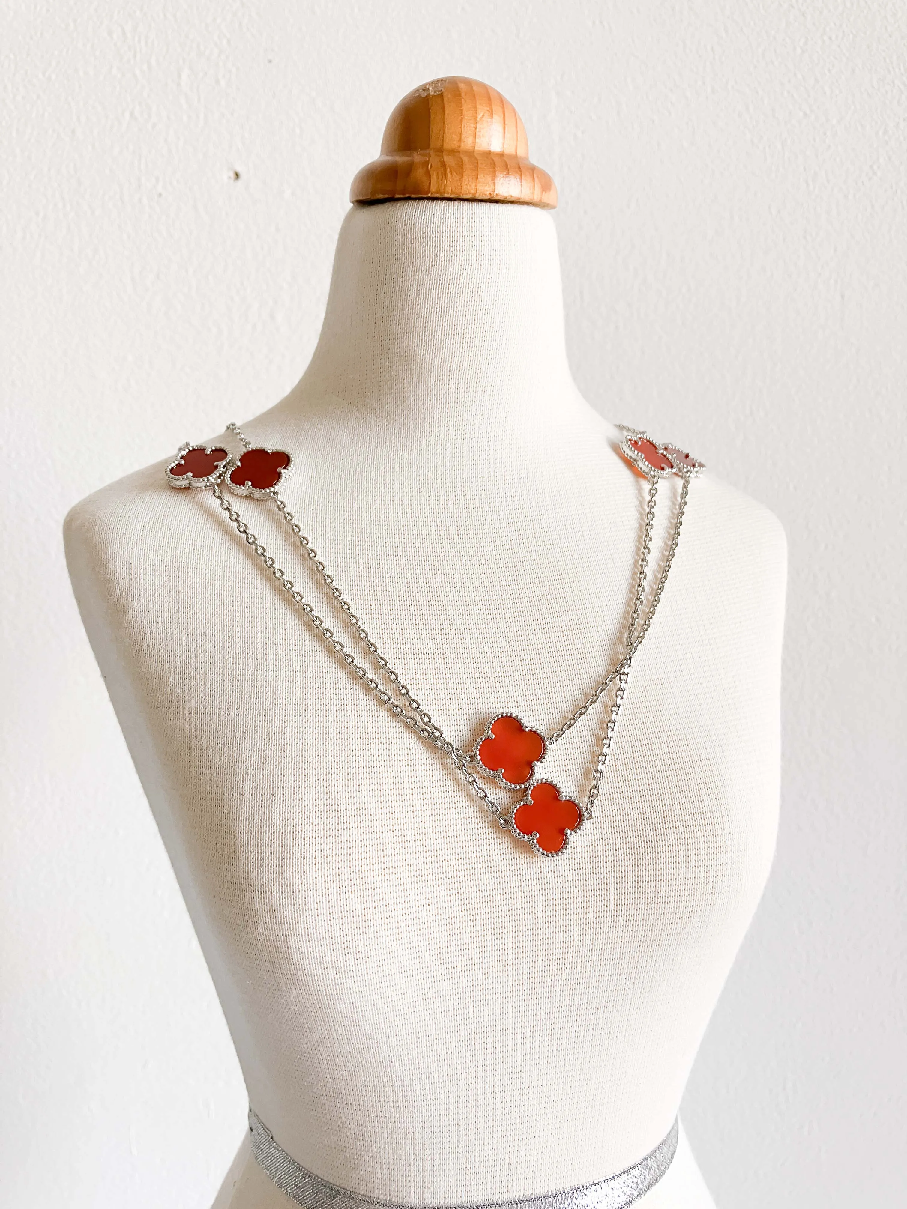 Amber Quatrefoil Rope Necklace in Silver