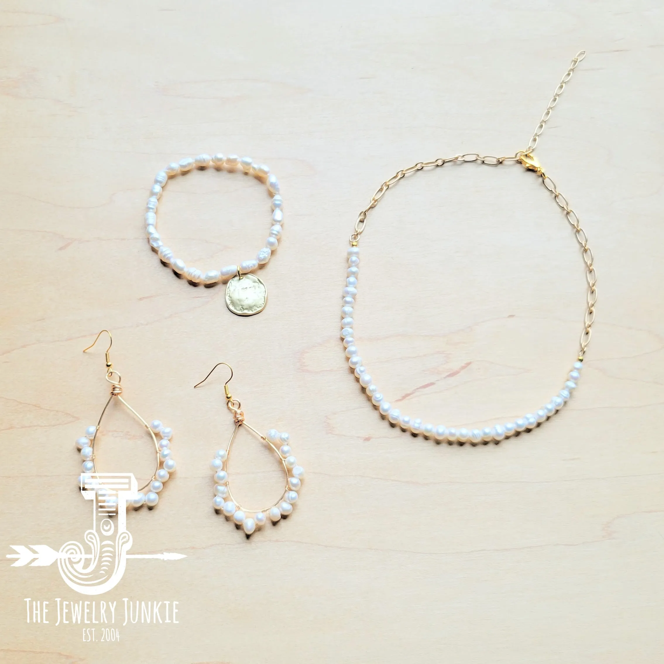Freshwater Pearl Bracelet with Matte Gold Coin 804m
