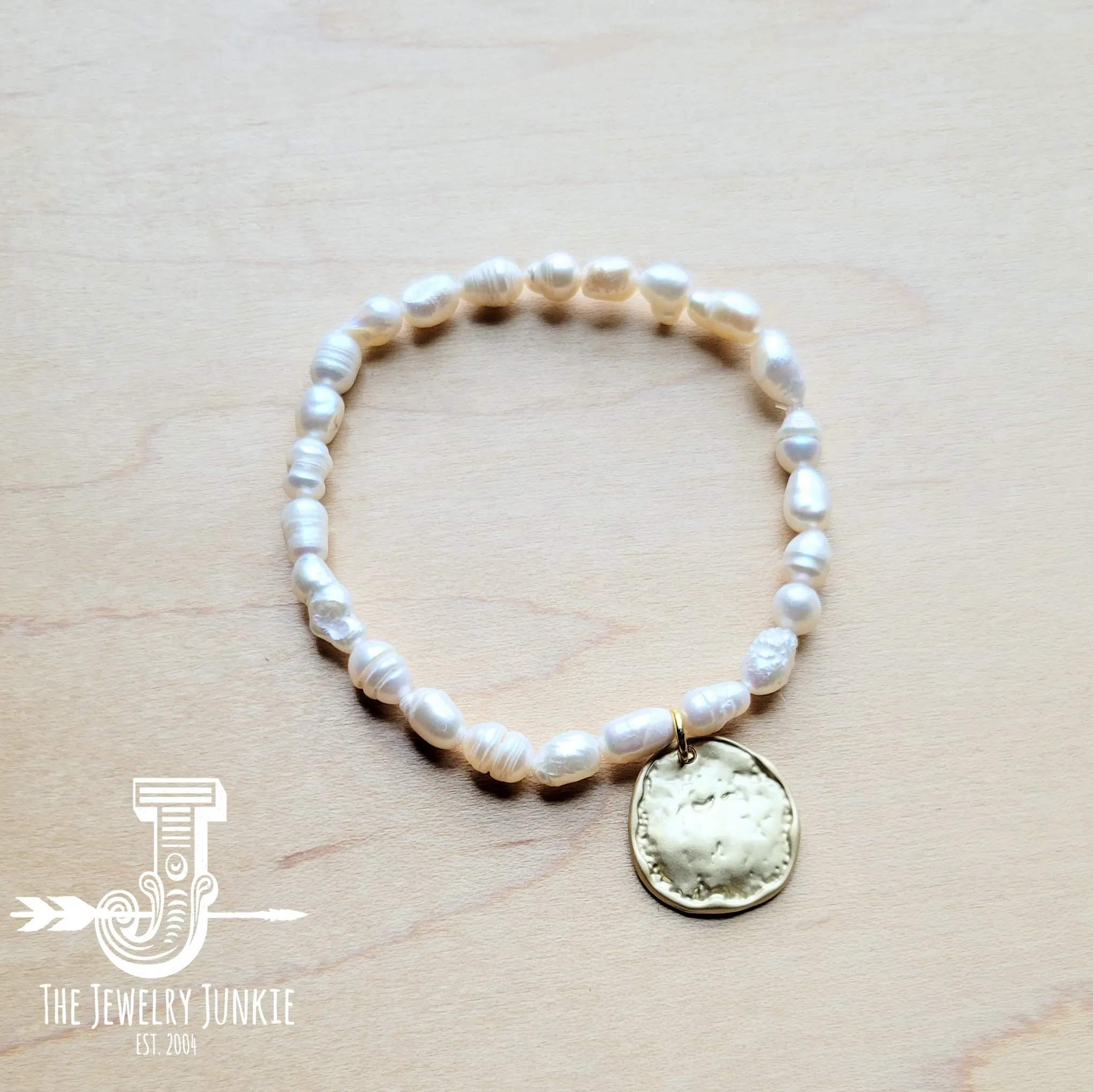 Freshwater Pearl Bracelet with Matte Gold Coin 804m