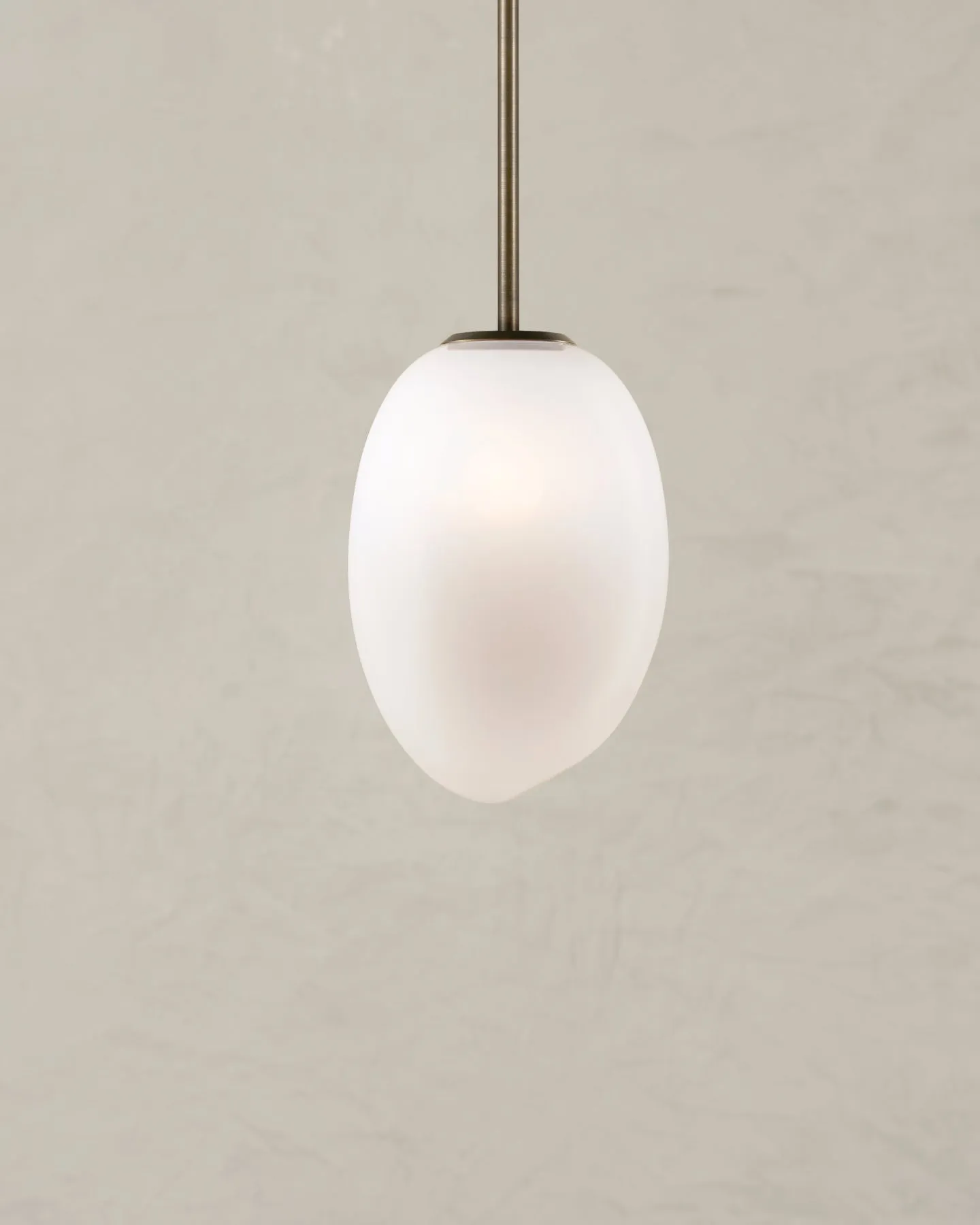 Lacuna Oval Pendant - Medium