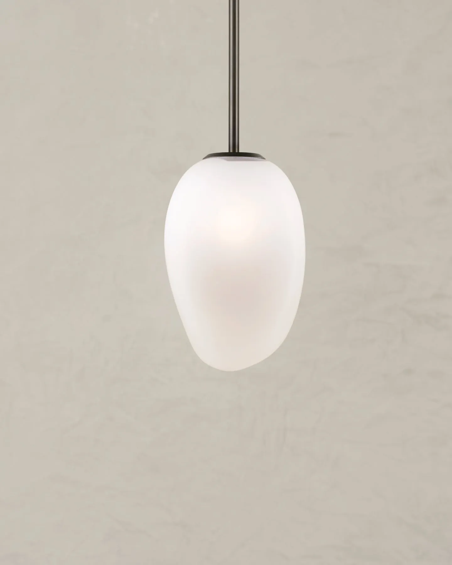 Lacuna Oval Pendant - Medium