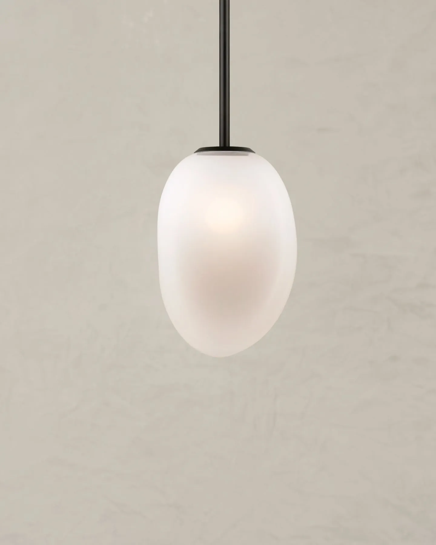 Lacuna Oval Pendant - Medium