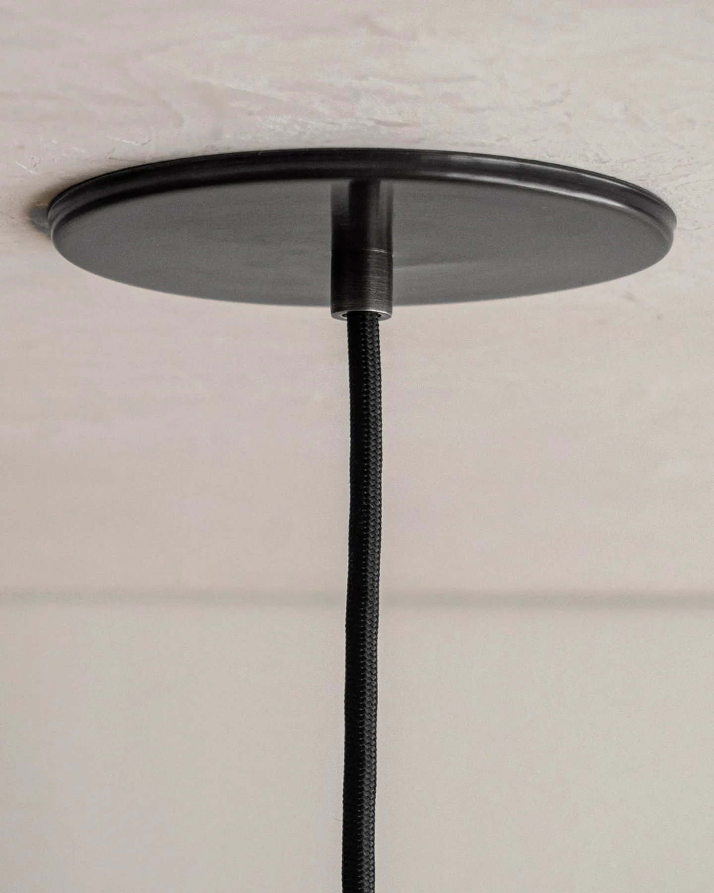 Lacuna Oval Pendant - Medium