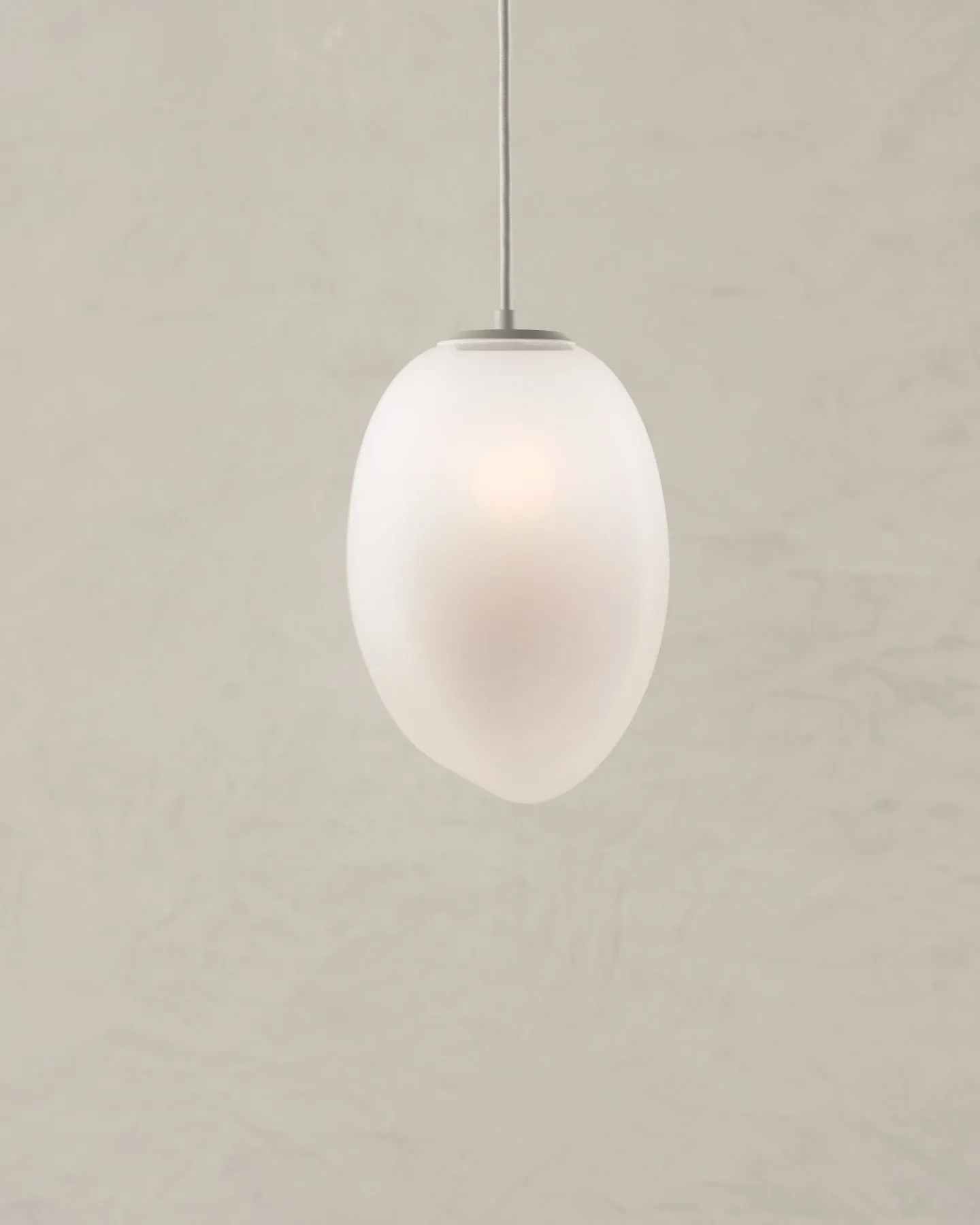 Lacuna Oval Pendant - Medium