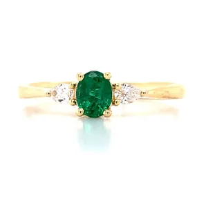 Ladies Emerald & Diamond Ring