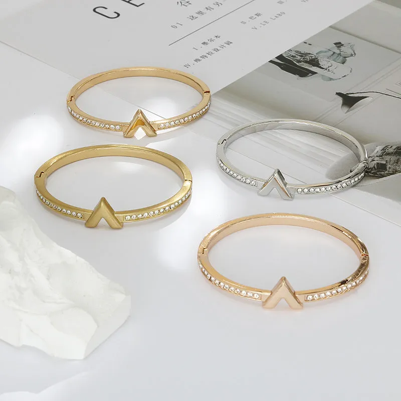 Niche Design Rose Gold Alloy Bracelet with High-end Elegance