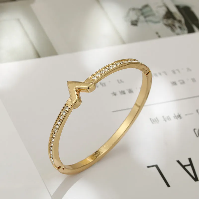 Niche Design Rose Gold Alloy Bracelet with High-end Elegance