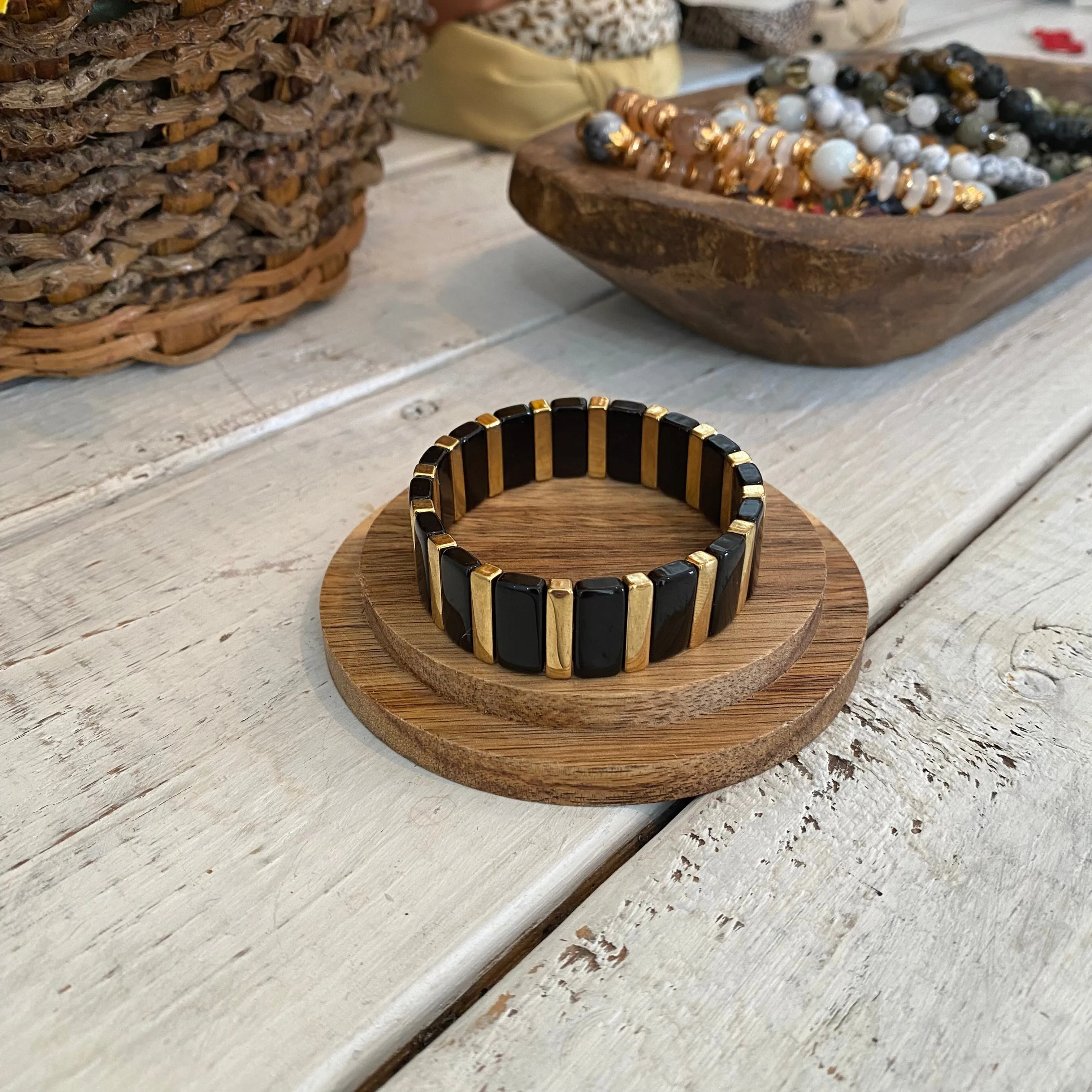 rectangular zinc bracelet in black & gold