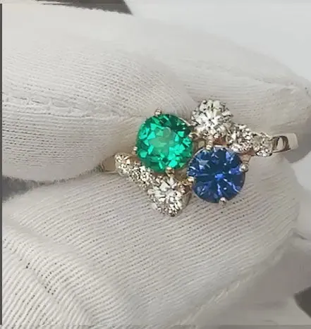 Round Emerald and Sapphire Cluster Ring
