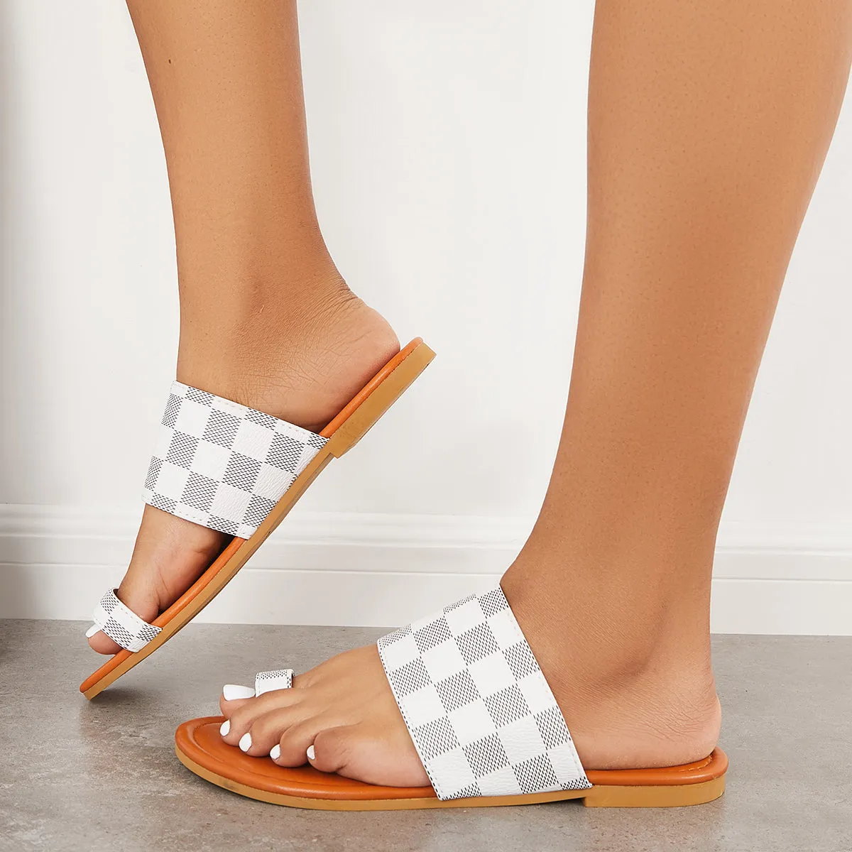 Sohiwoo Women Plaid Toe Ring Flat Slides Slip on Beach Sandals