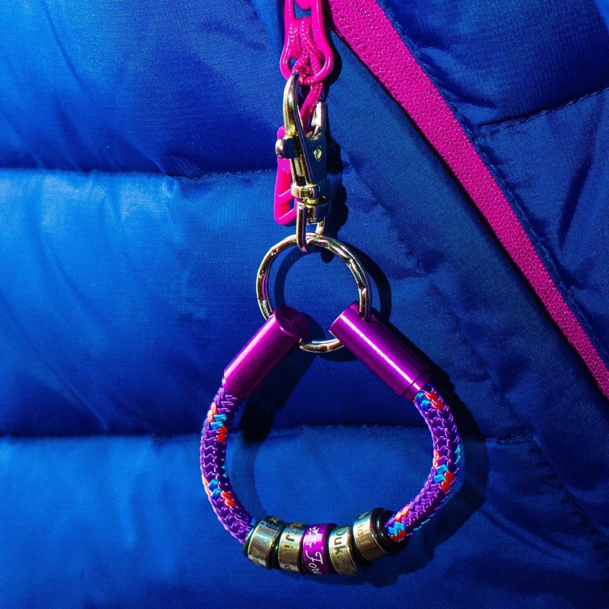 Sustainable OceanYarn NOTCH Tale - Coral with blue aluminium ends