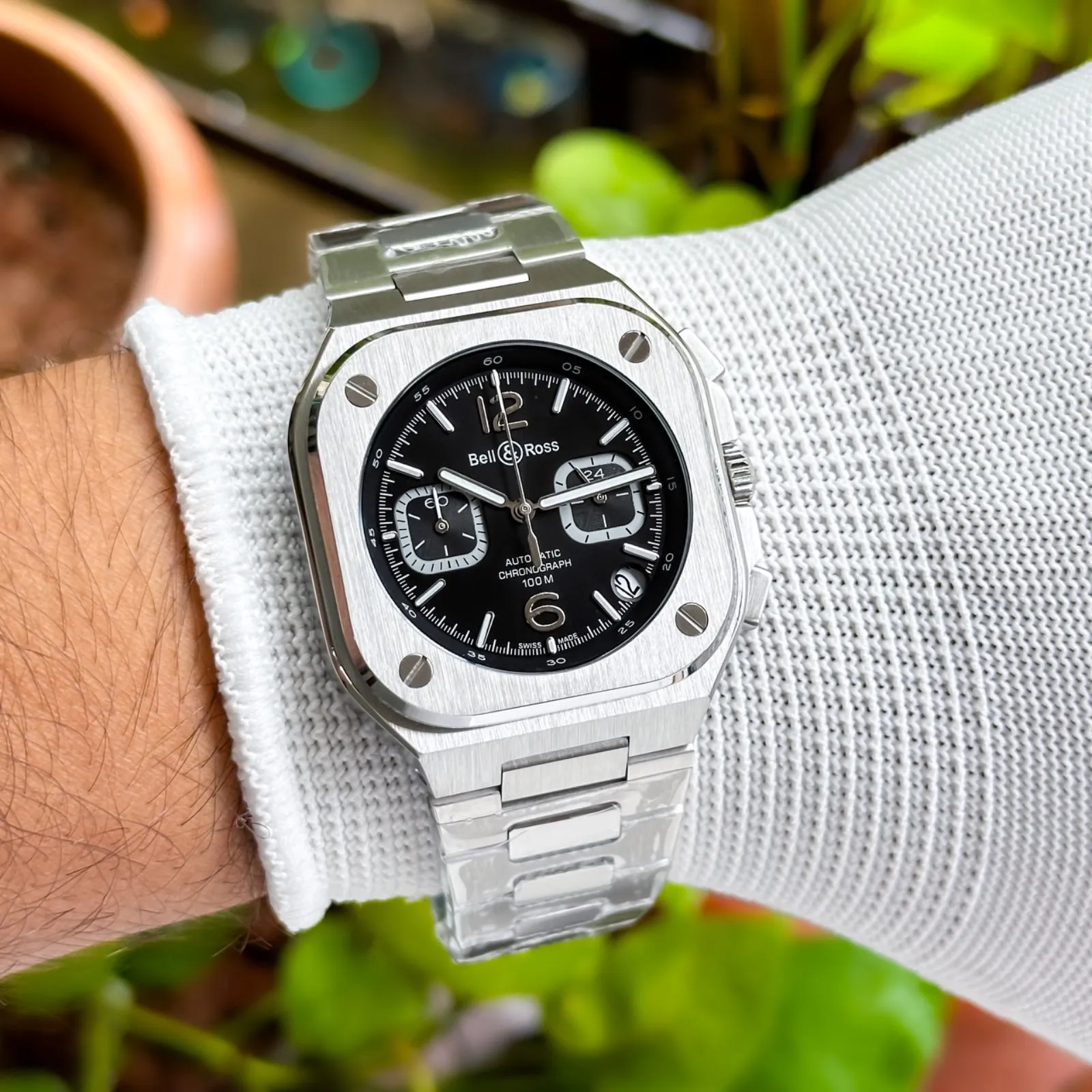 The Luxurious, Dynamic & Simple, what a classic watch is called. Bell & Ross Urban Chronograph makes extremely elegant designs for the wrist