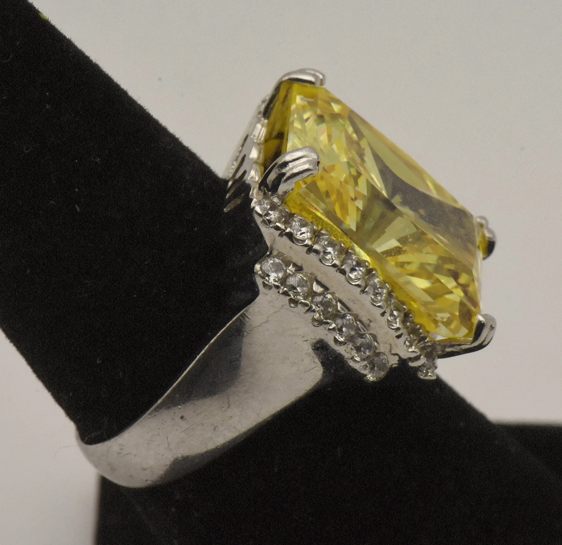 Vintage Sterling Silver Canary Yellow Cubic Zirconia and Rhinestones Ring - Size 6.25
